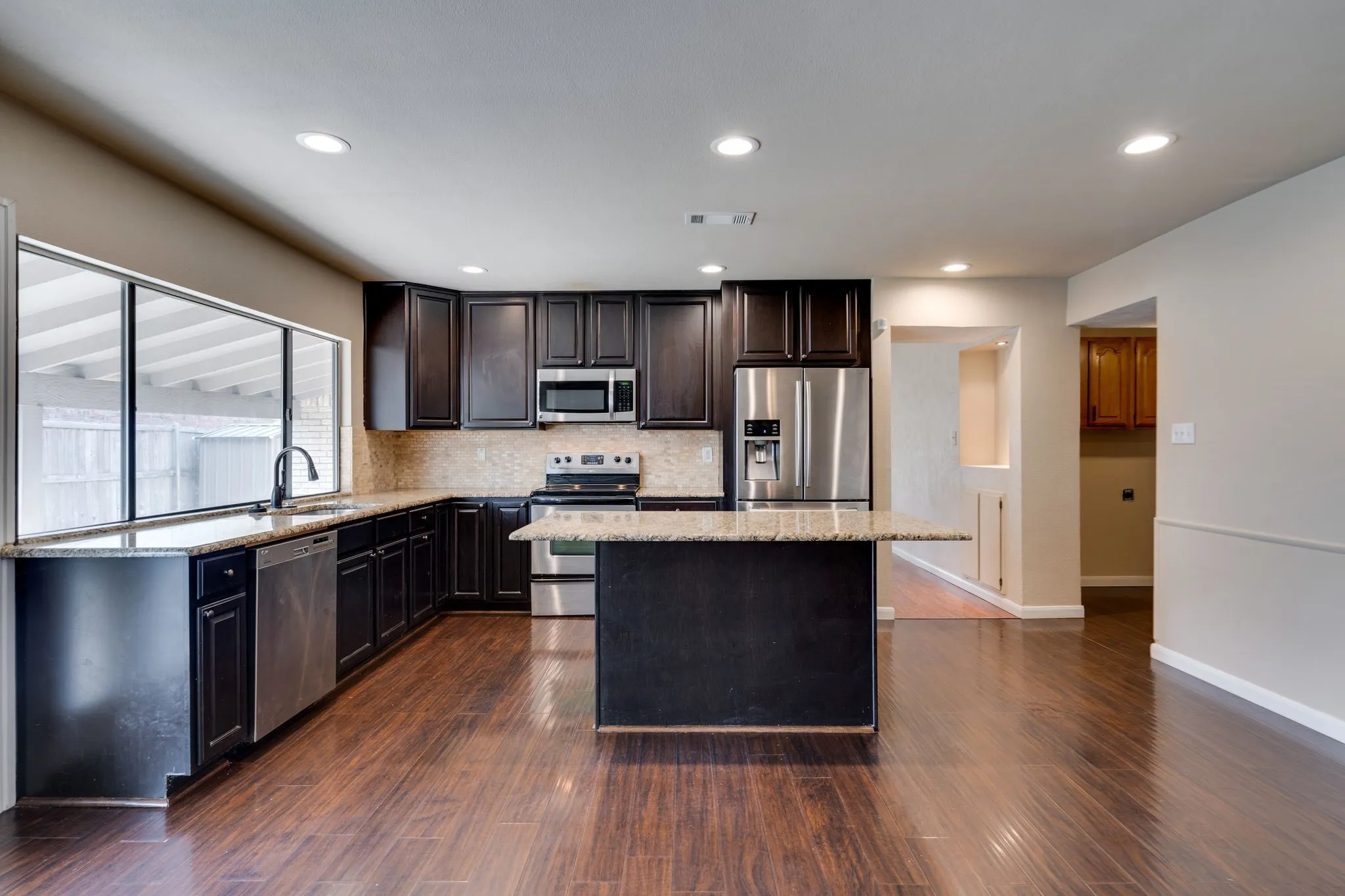 Single Family Residence For Rent in Dallas County , 216 Park Meadow Way, Coppell, Texas 75019, 3 Bedroom, 2 Bathroom, 2 Garage spaces, 1,963 Sqft, built in 1979, mls#21414185, Real Estate Agent in Coppell, Homes For Rent in Dallas county, Homes For Rent in Coppell, Realtor in Coppell Texas, Real Estate Brokerage Independent Realty Texas, Luminita Cordes Realtor