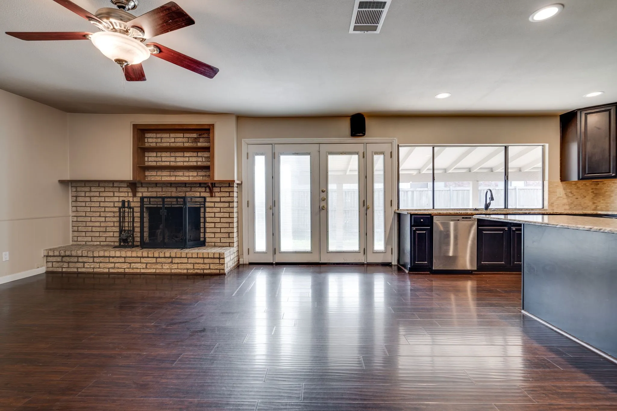 Single Family Residence For Rent in Dallas County , 216 Park Meadow Way, Coppell, Texas 75019, 3 Bedroom, 2 Bathroom, 2 Garage spaces, 1,963 Sqft, built in 1979, mls#21414185, Real Estate Agent in Coppell, Homes For Rent in Dallas county, Homes For Rent in Coppell, Realtor in Coppell Texas, Real Estate Brokerage Independent Realty Texas, Luminita Cordes Realtor