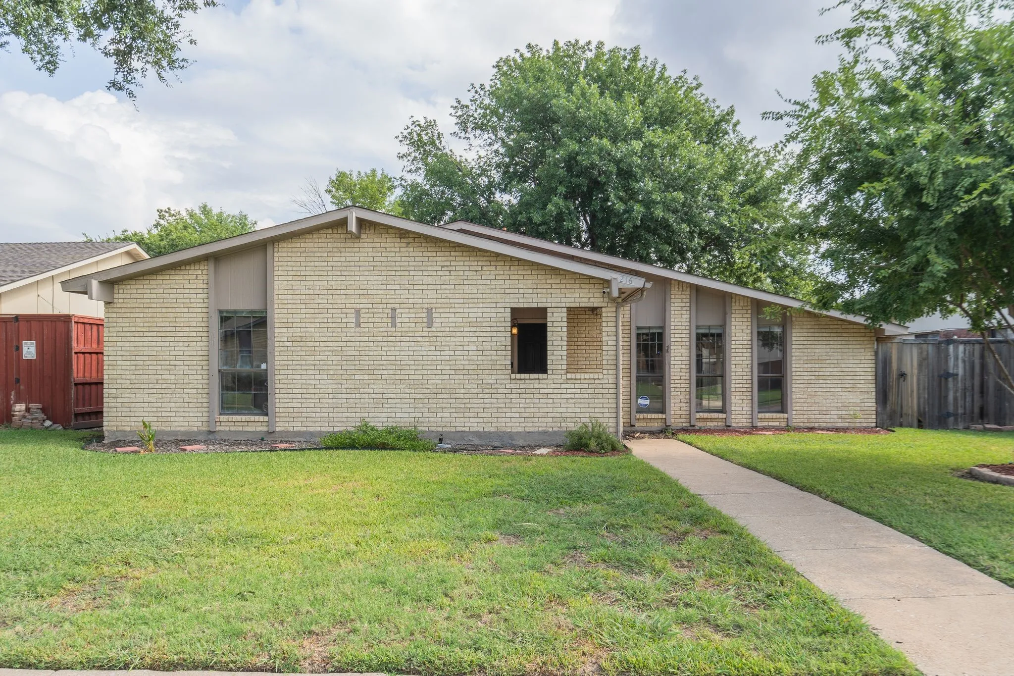 Single Family Residence For Rent in Dallas County , 216 Park Meadow Way, Coppell, Texas 75019, 3 Bedroom, 2 Bathroom, 2 Garage spaces, 1,963 Sqft, built in 1979, mls#21414185, Real Estate Agent in Coppell, Homes For Rent in Dallas county, Homes For Rent in Coppell, Realtor in Coppell Texas, Real Estate Brokerage Independent Realty Texas, Luminita Cordes Realtor
