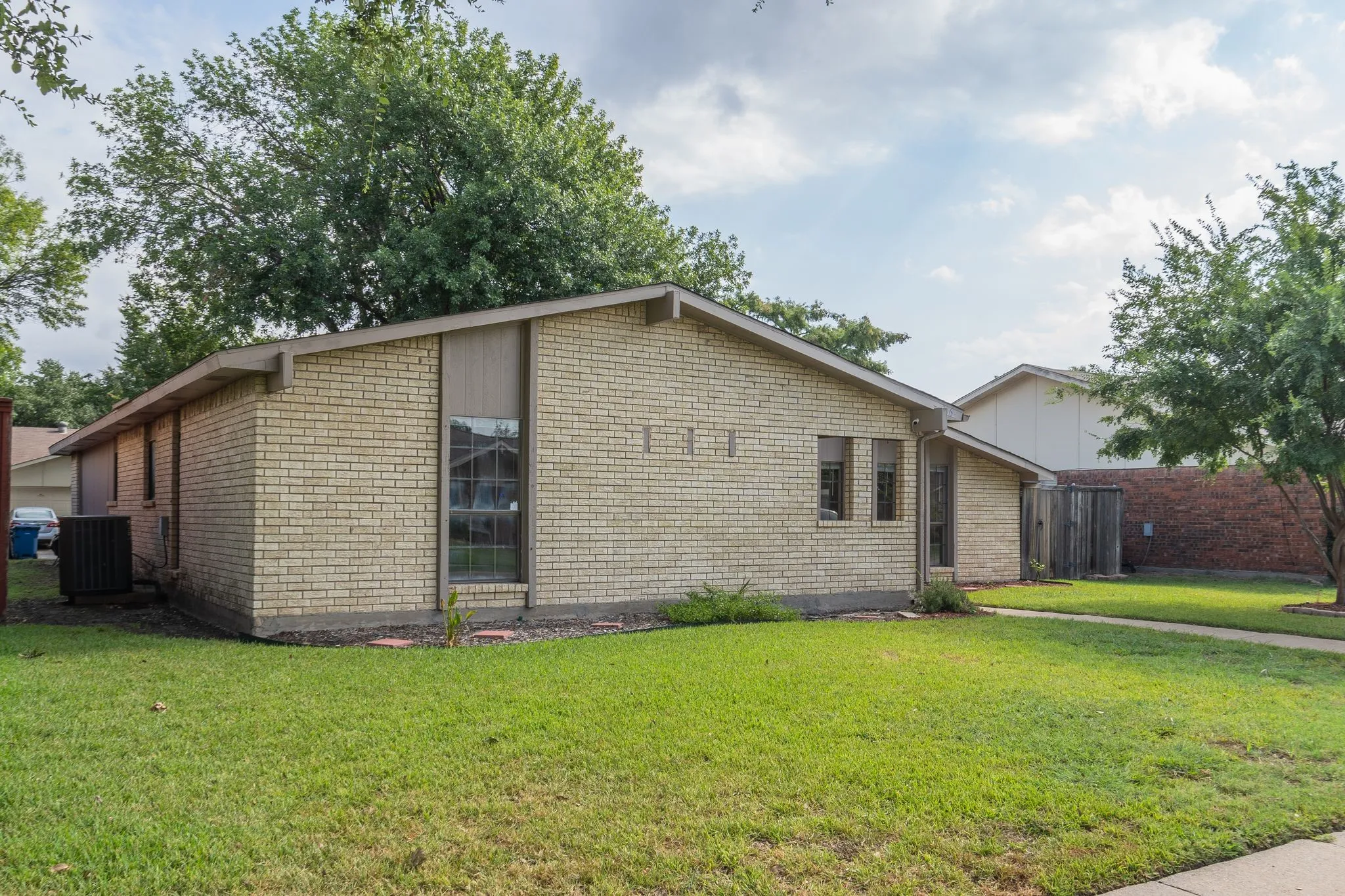 Single Family Residence For Rent in Dallas County , 216 Park Meadow Way, Coppell, Texas 75019, 3 Bedroom, 2 Bathroom, 2 Garage spaces, 1,963 Sqft, built in 1979, mls#21414185, Real Estate Agent in Coppell, Homes For Rent in Dallas county, Homes For Rent in Coppell, Realtor in Coppell Texas, Real Estate Brokerage Independent Realty Texas, Luminita Cordes Realtor