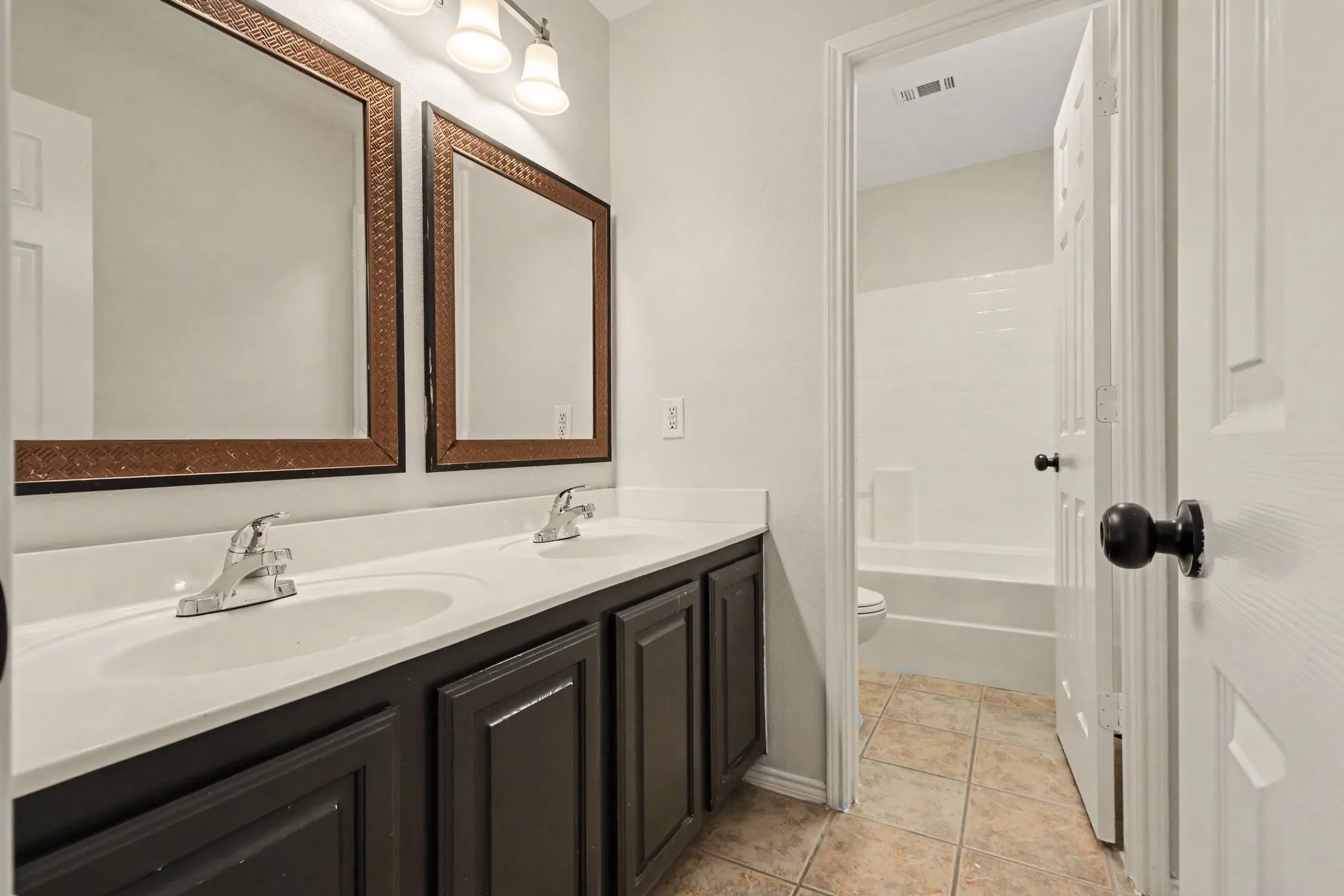 Single Family Residence For Sale in Collin County , 2608 Hudson Crossing, Mc Kinney, Texas 75072, 4 Bedroom, 3 Bathroom, 2 Garage spaces, 2,725 Sqft, built in 2001, mls#21410613, Real Estate Agent in Mc Kinney, Homes For Sale in Collin county, Homes For Sale in Mc Kinney, Realtor in Mc Kinney Texas, Real Estate Brokerage Independent Realty Texas, Luminita Cordes Realtor