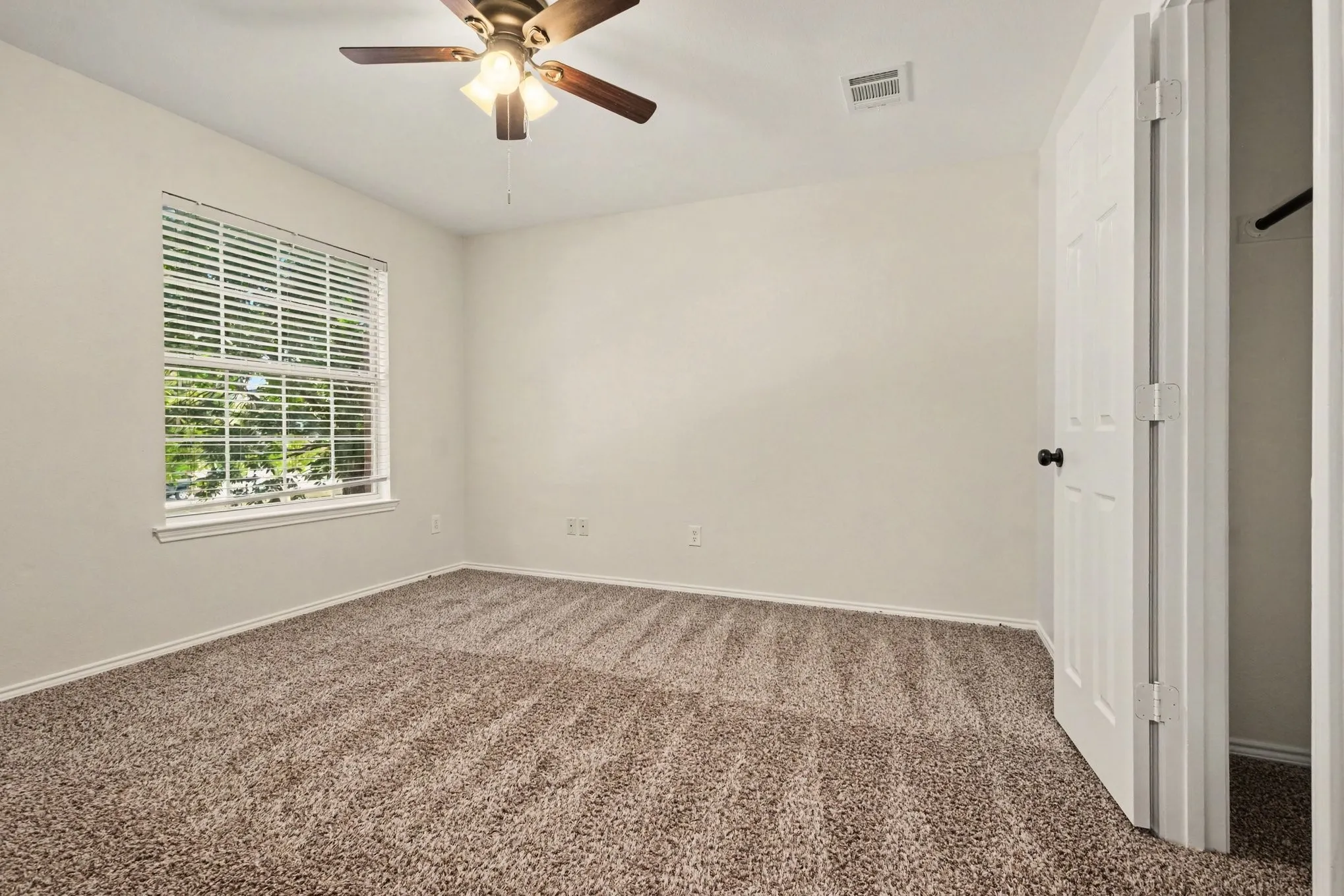Single Family Residence For Sale in Collin County , 2608 Hudson Crossing, Mc Kinney, Texas 75072, 4 Bedroom, 3 Bathroom, 2 Garage spaces, 2,725 Sqft, built in 2001, mls#21410613, Real Estate Agent in Mc Kinney, Homes For Sale in Collin county, Homes For Sale in Mc Kinney, Realtor in Mc Kinney Texas, Real Estate Brokerage Independent Realty Texas, Luminita Cordes Realtor