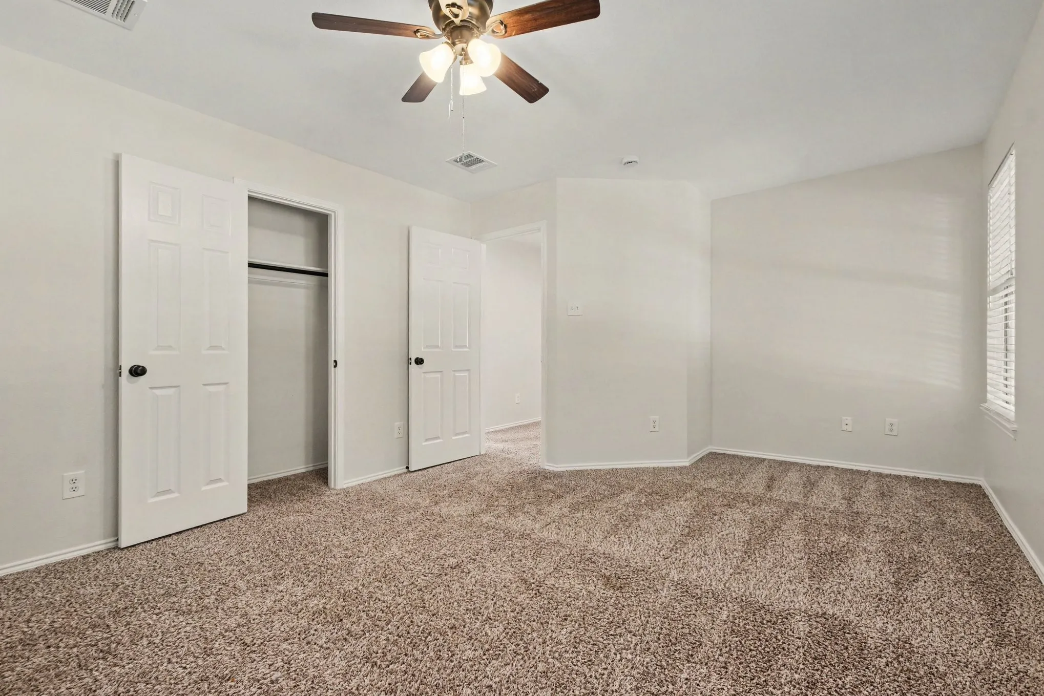 Single Family Residence For Sale in Collin County , 2608 Hudson Crossing, Mc Kinney, Texas 75072, 4 Bedroom, 3 Bathroom, 2 Garage spaces, 2,725 Sqft, built in 2001, mls#21410613, Real Estate Agent in Mc Kinney, Homes For Sale in Collin county, Homes For Sale in Mc Kinney, Realtor in Mc Kinney Texas, Real Estate Brokerage Independent Realty Texas, Luminita Cordes Realtor