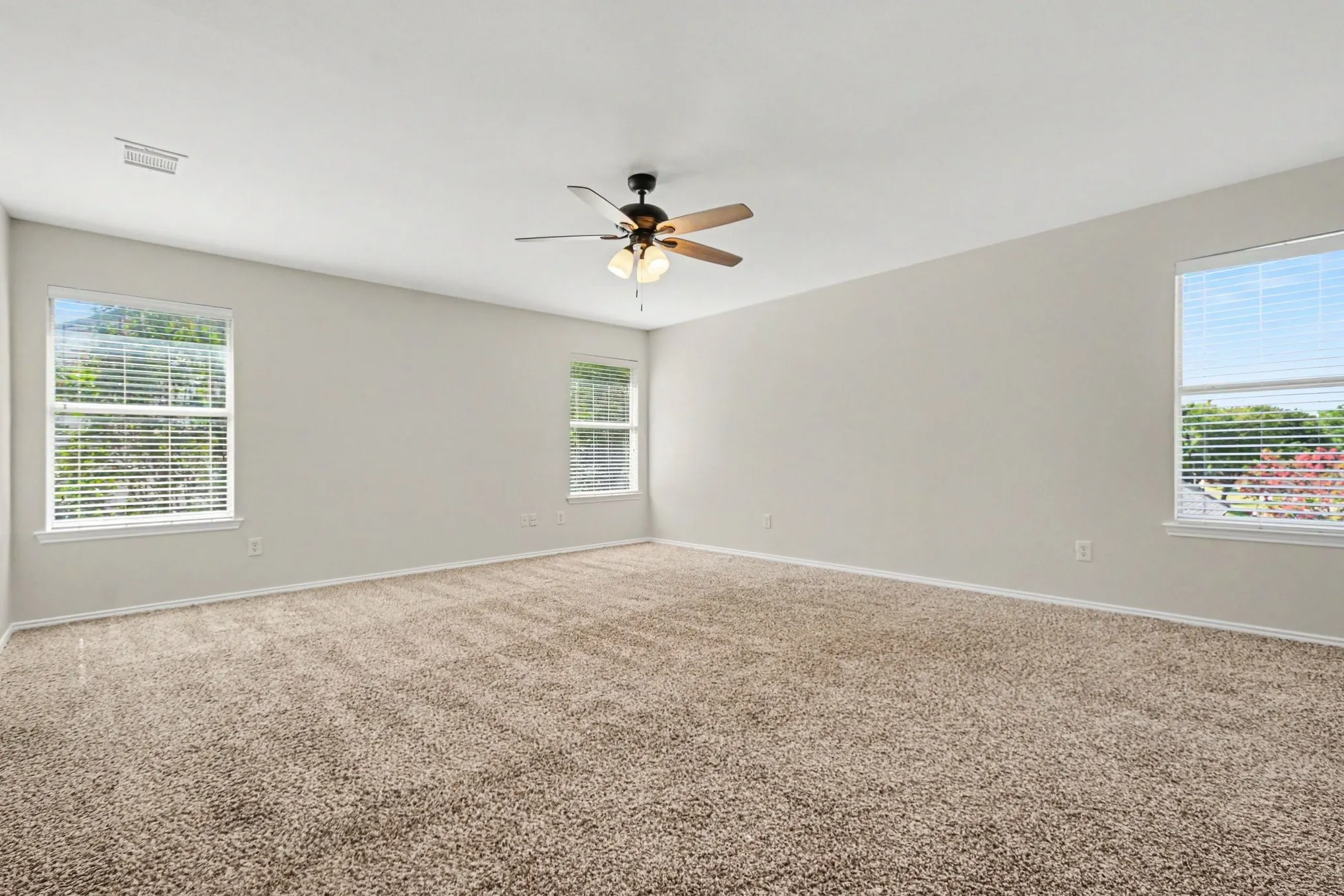 Single Family Residence For Sale in Collin County , 2608 Hudson Crossing, Mc Kinney, Texas 75072, 4 Bedroom, 3 Bathroom, 2 Garage spaces, 2,725 Sqft, built in 2001, mls#21410613, Real Estate Agent in Mc Kinney, Homes For Sale in Collin county, Homes For Sale in Mc Kinney, Realtor in Mc Kinney Texas, Real Estate Brokerage Independent Realty Texas, Luminita Cordes Realtor
