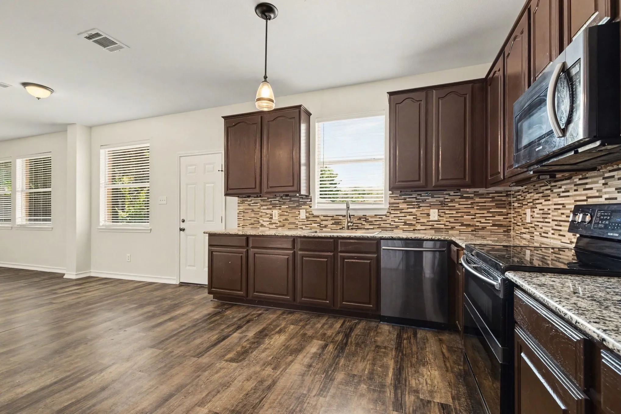 Single Family Residence For Sale in Collin County , 2608 Hudson Crossing, Mc Kinney, Texas 75072, 4 Bedroom, 3 Bathroom, 2 Garage spaces, 2,725 Sqft, built in 2001, mls#21410613, Real Estate Agent in Mc Kinney, Homes For Sale in Collin county, Homes For Sale in Mc Kinney, Realtor in Mc Kinney Texas, Real Estate Brokerage Independent Realty Texas, Luminita Cordes Realtor