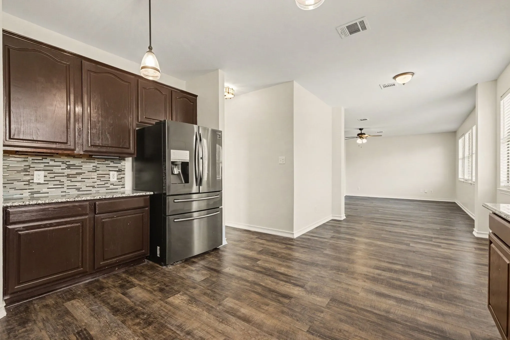 Single Family Residence For Sale in Collin County , 2608 Hudson Crossing, Mc Kinney, Texas 75072, 4 Bedroom, 3 Bathroom, 2 Garage spaces, 2,725 Sqft, built in 2001, mls#21410613, Real Estate Agent in Mc Kinney, Homes For Sale in Collin county, Homes For Sale in Mc Kinney, Realtor in Mc Kinney Texas, Real Estate Brokerage Independent Realty Texas, Luminita Cordes Realtor