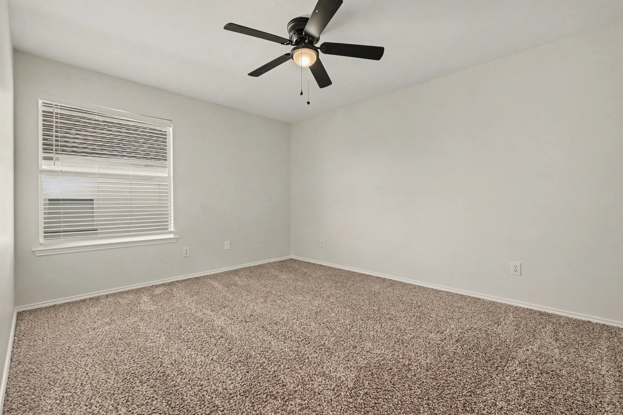Single Family Residence For Sale in Collin County , 2608 Hudson Crossing, Mc Kinney, Texas 75072, 4 Bedroom, 3 Bathroom, 2 Garage spaces, 2,725 Sqft, built in 2001, mls#21410613, Real Estate Agent in Mc Kinney, Homes For Sale in Collin county, Homes For Sale in Mc Kinney, Realtor in Mc Kinney Texas, Real Estate Brokerage Independent Realty Texas, Luminita Cordes Realtor