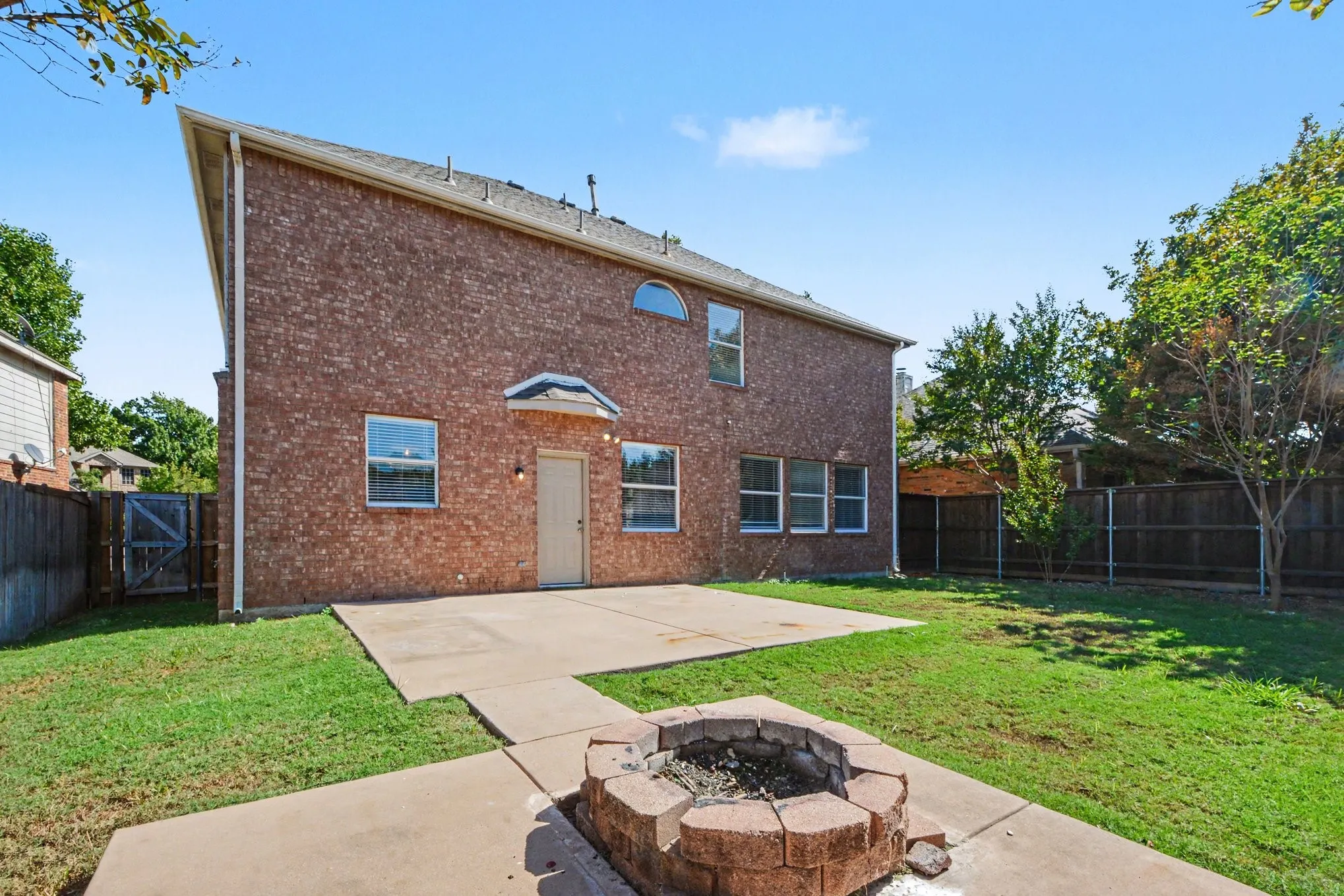 Single Family Residence For Sale in Collin County , 2608 Hudson Crossing, Mc Kinney, Texas 75072, 4 Bedroom, 3 Bathroom, 2 Garage spaces, 2,725 Sqft, built in 2001, mls#21410613, Real Estate Agent in Mc Kinney, Homes For Sale in Collin county, Homes For Sale in Mc Kinney, Realtor in Mc Kinney Texas, Real Estate Brokerage Independent Realty Texas, Luminita Cordes Realtor