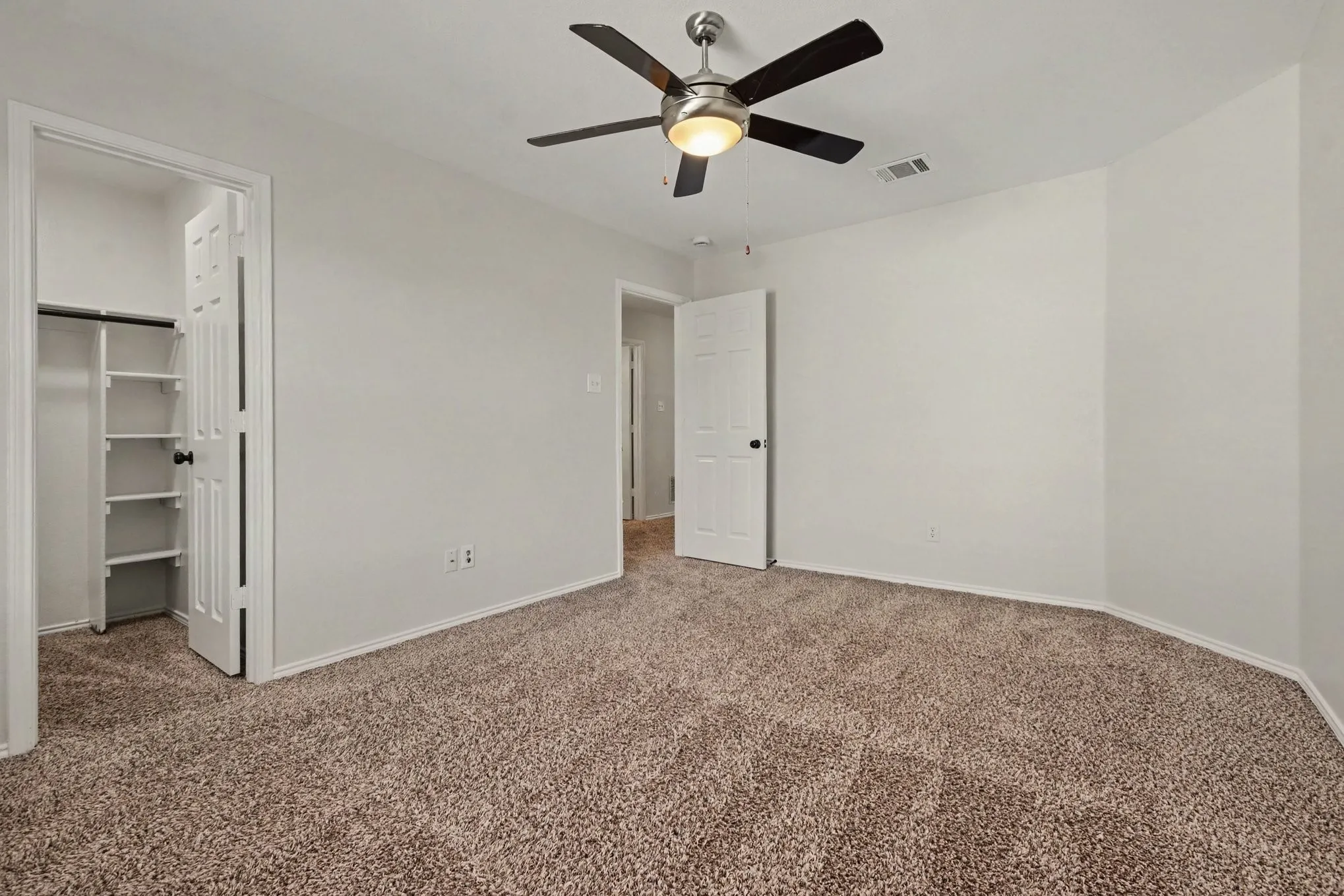 Single Family Residence For Sale in Collin County , 2608 Hudson Crossing, Mc Kinney, Texas 75072, 4 Bedroom, 3 Bathroom, 2 Garage spaces, 2,725 Sqft, built in 2001, mls#21410613, Real Estate Agent in Mc Kinney, Homes For Sale in Collin county, Homes For Sale in Mc Kinney, Realtor in Mc Kinney Texas, Real Estate Brokerage Independent Realty Texas, Luminita Cordes Realtor