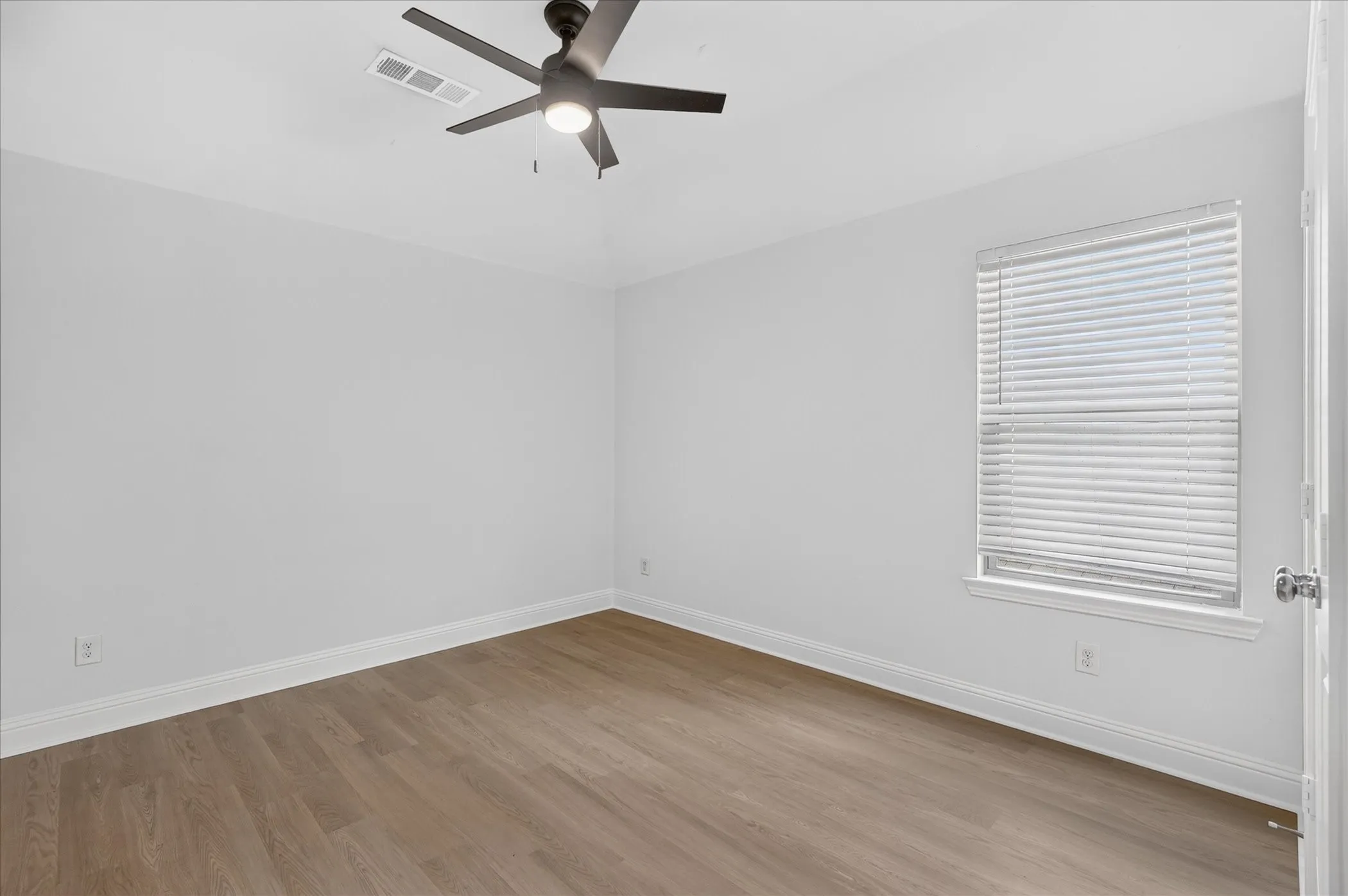 Single Family Residence For Rent in Kaufman County , 2121 Silsbee Court, Forney, Texas 75126, 4 Bedroom, 3 Bathroom, 2 Garage spaces, 2,292 Sqft, built in 2019, mls#21414214, Real Estate Agent in Forney, Homes For Rent in Kaufman county, Homes For Rent in Forney, Realtor in Forney Texas, Real Estate Brokerage Independent Realty Texas, Luminita Cordes Realtor
