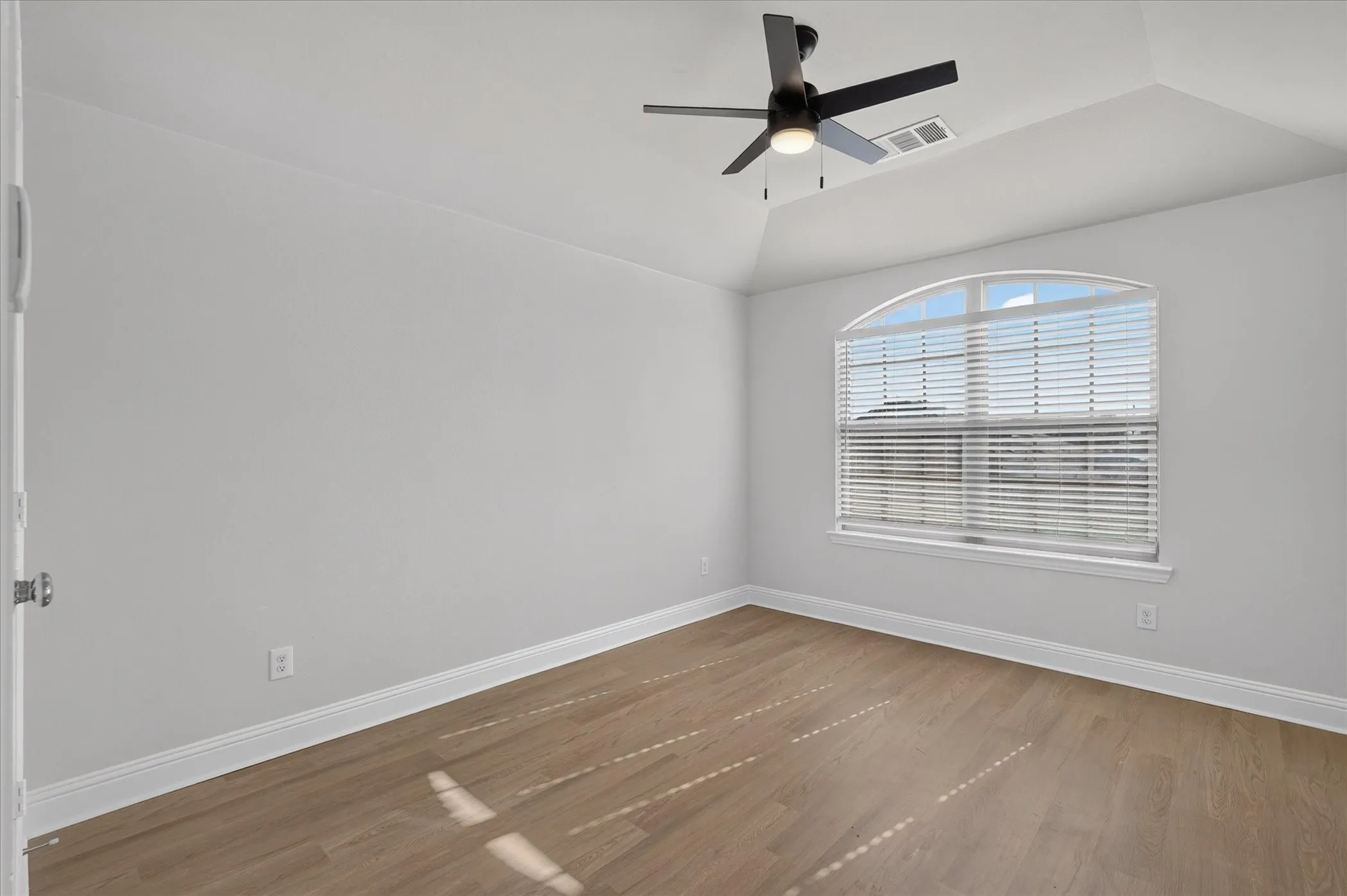 Single Family Residence For Rent in Kaufman County , 2121 Silsbee Court, Forney, Texas 75126, 4 Bedroom, 3 Bathroom, 2 Garage spaces, 2,292 Sqft, built in 2019, mls#21414214, Real Estate Agent in Forney, Homes For Rent in Kaufman county, Homes For Rent in Forney, Realtor in Forney Texas, Real Estate Brokerage Independent Realty Texas, Luminita Cordes Realtor