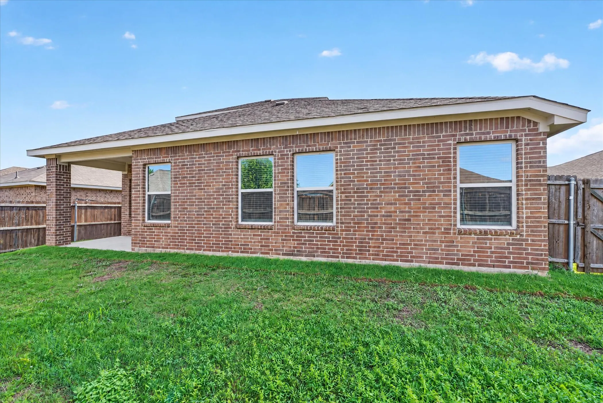 Single Family Residence For Rent in Kaufman County , 2121 Silsbee Court, Forney, Texas 75126, 4 Bedroom, 3 Bathroom, 2 Garage spaces, 2,292 Sqft, built in 2019, mls#21414214, Real Estate Agent in Forney, Homes For Rent in Kaufman county, Homes For Rent in Forney, Realtor in Forney Texas, Real Estate Brokerage Independent Realty Texas, Luminita Cordes Realtor
