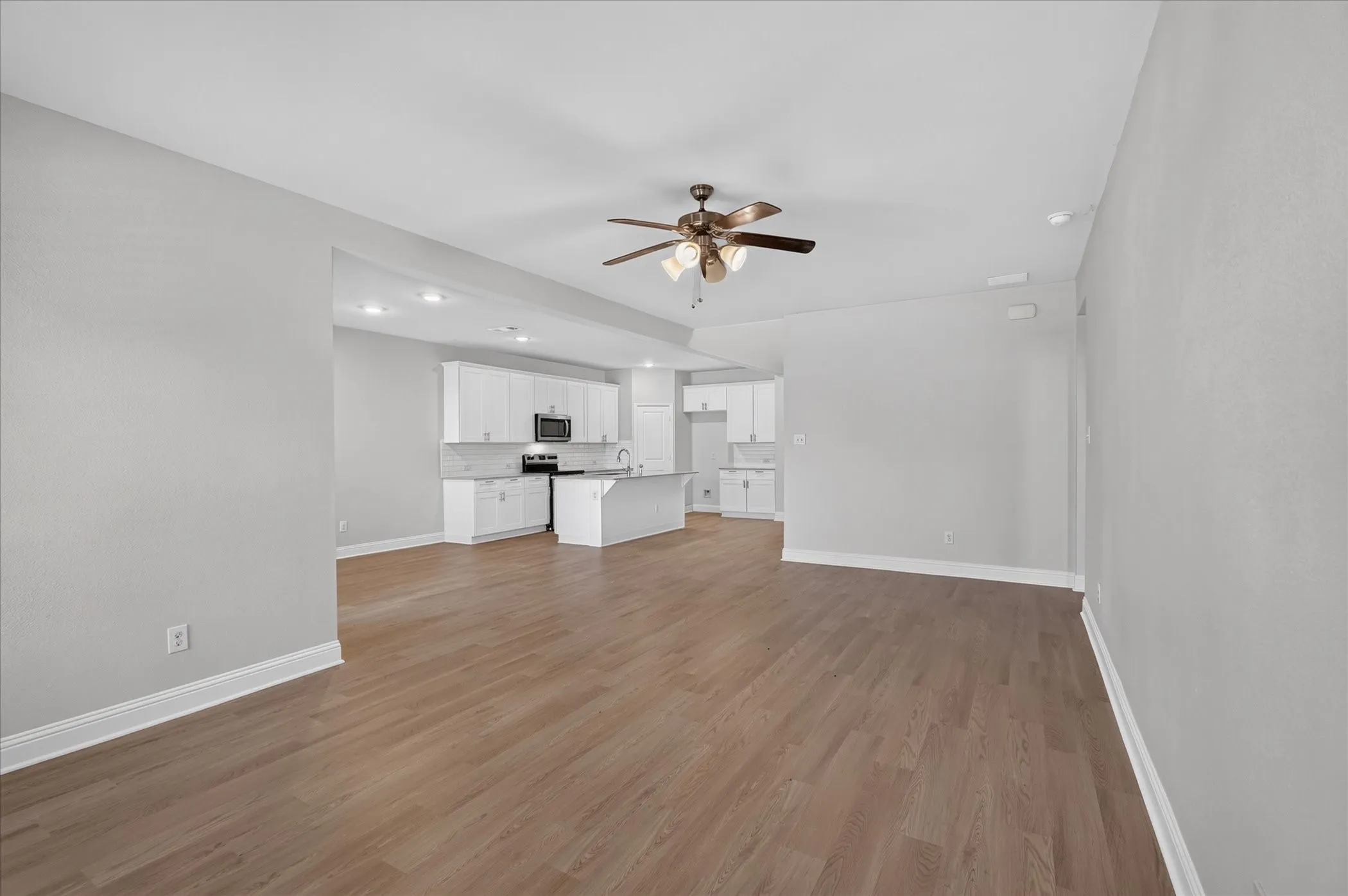 Single Family Residence For Rent in Kaufman County , 2121 Silsbee Court, Forney, Texas 75126, 4 Bedroom, 3 Bathroom, 2 Garage spaces, 2,292 Sqft, built in 2019, mls#21414214, Real Estate Agent in Forney, Homes For Rent in Kaufman county, Homes For Rent in Forney, Realtor in Forney Texas, Real Estate Brokerage Independent Realty Texas, Luminita Cordes Realtor