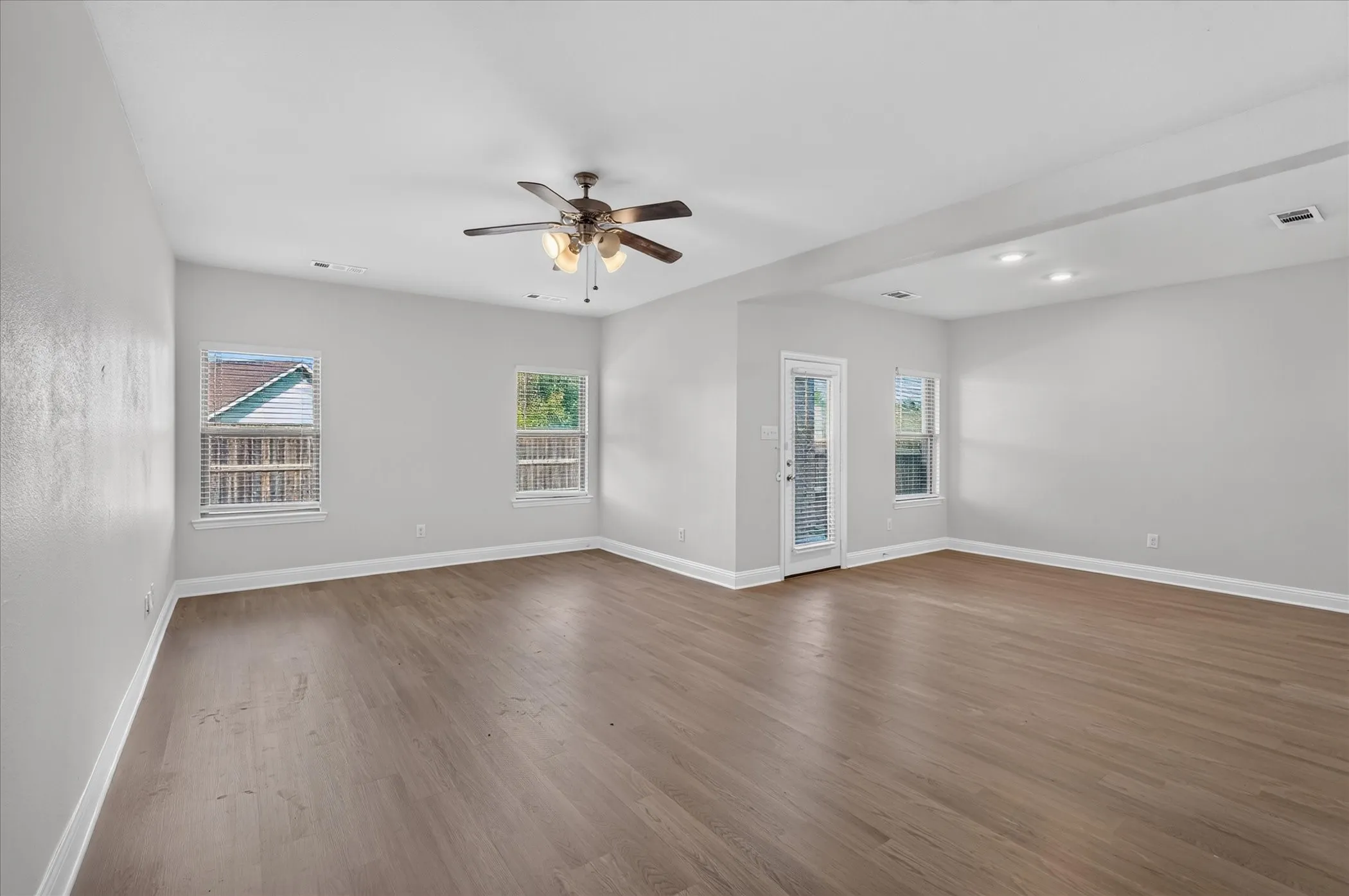Single Family Residence For Rent in Kaufman County , 2121 Silsbee Court, Forney, Texas 75126, 4 Bedroom, 3 Bathroom, 2 Garage spaces, 2,292 Sqft, built in 2019, mls#21414214, Real Estate Agent in Forney, Homes For Rent in Kaufman county, Homes For Rent in Forney, Realtor in Forney Texas, Real Estate Brokerage Independent Realty Texas, Luminita Cordes Realtor
