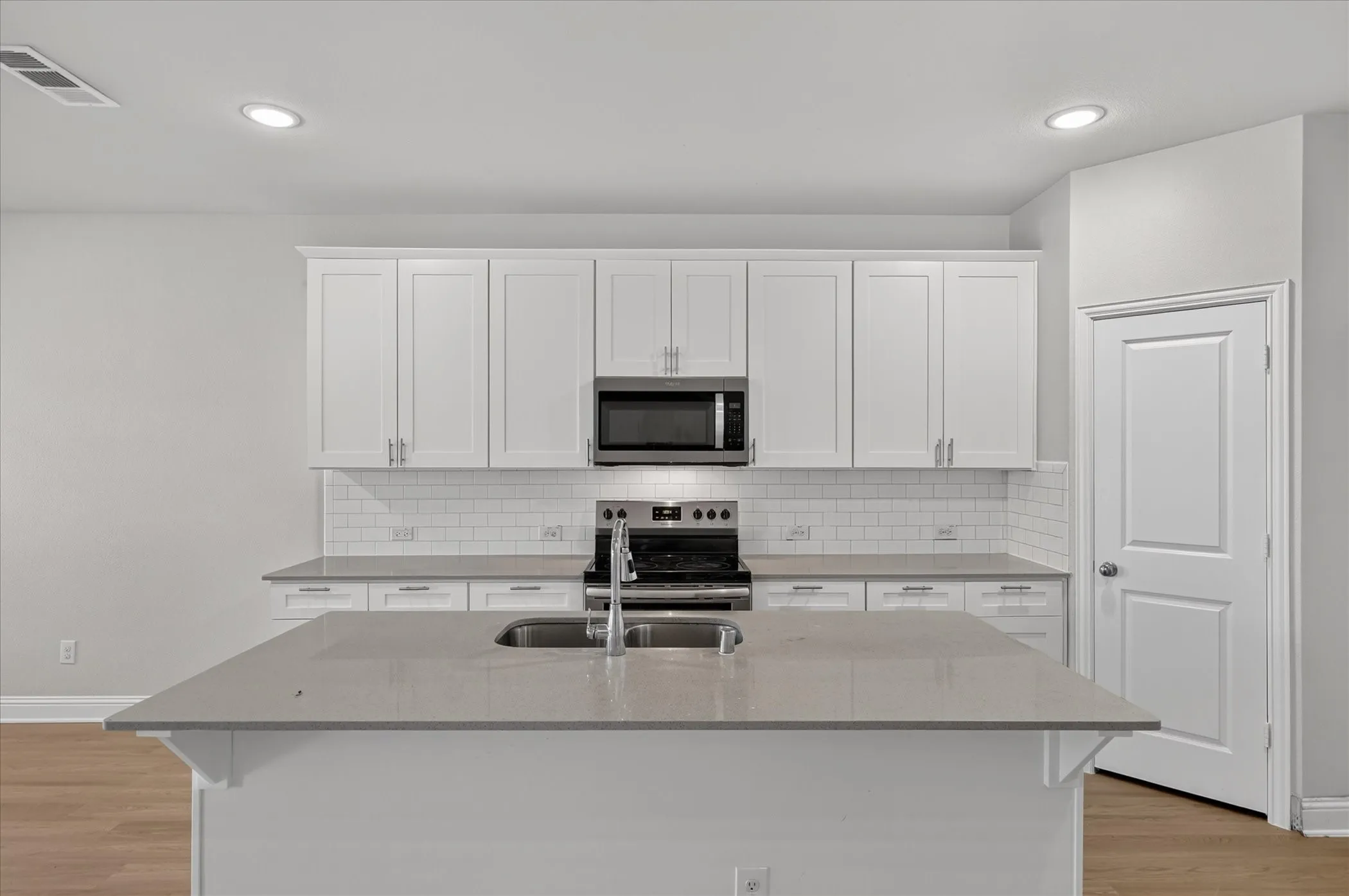 Single Family Residence For Rent in Kaufman County , 2121 Silsbee Court, Forney, Texas 75126, 4 Bedroom, 3 Bathroom, 2 Garage spaces, 2,292 Sqft, built in 2019, mls#21414214, Real Estate Agent in Forney, Homes For Rent in Kaufman county, Homes For Rent in Forney, Realtor in Forney Texas, Real Estate Brokerage Independent Realty Texas, Luminita Cordes Realtor