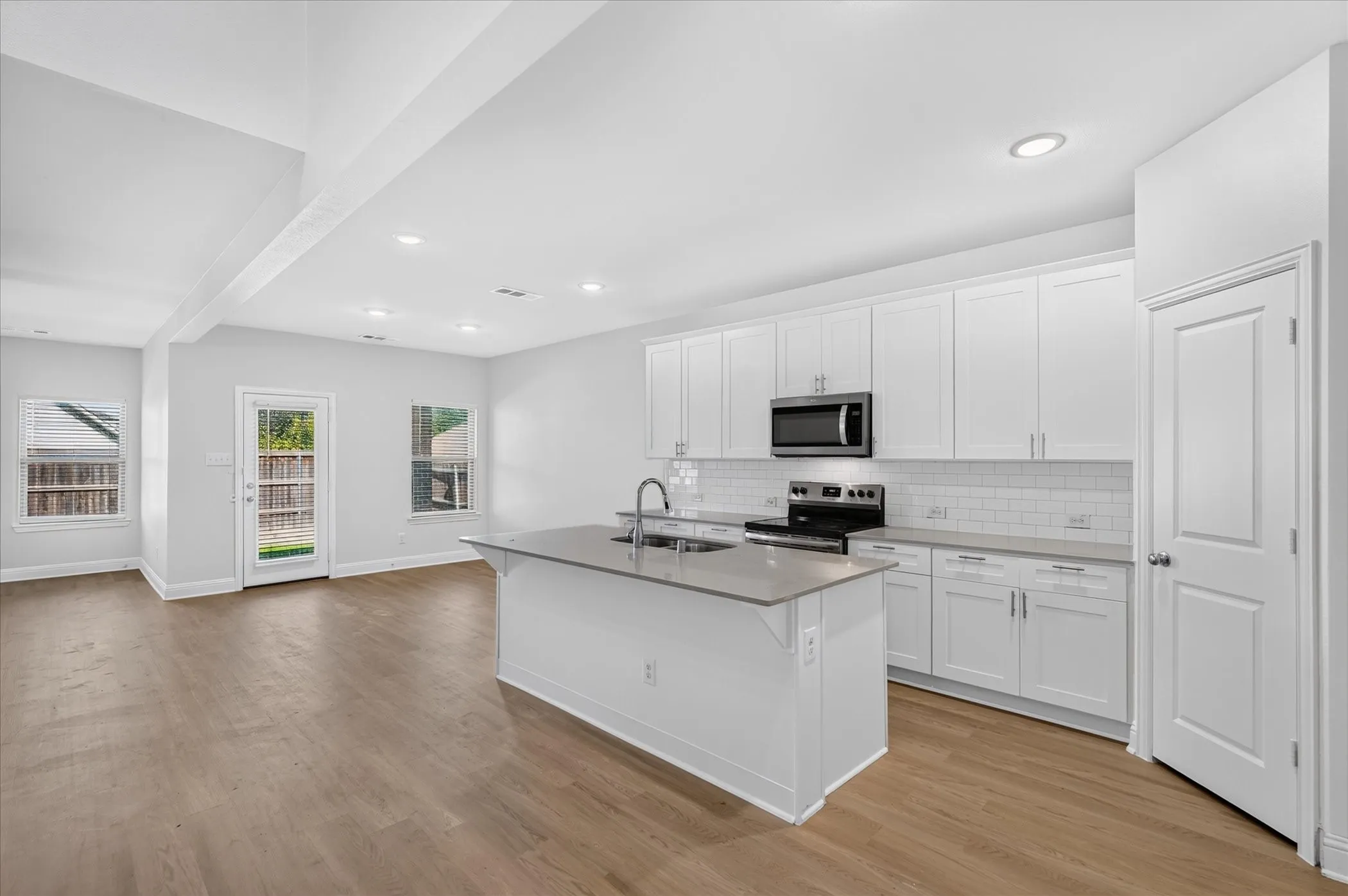Single Family Residence For Rent in Kaufman County , 2121 Silsbee Court, Forney, Texas 75126, 4 Bedroom, 3 Bathroom, 2 Garage spaces, 2,292 Sqft, built in 2019, mls#21414214, Real Estate Agent in Forney, Homes For Rent in Kaufman county, Homes For Rent in Forney, Realtor in Forney Texas, Real Estate Brokerage Independent Realty Texas, Luminita Cordes Realtor