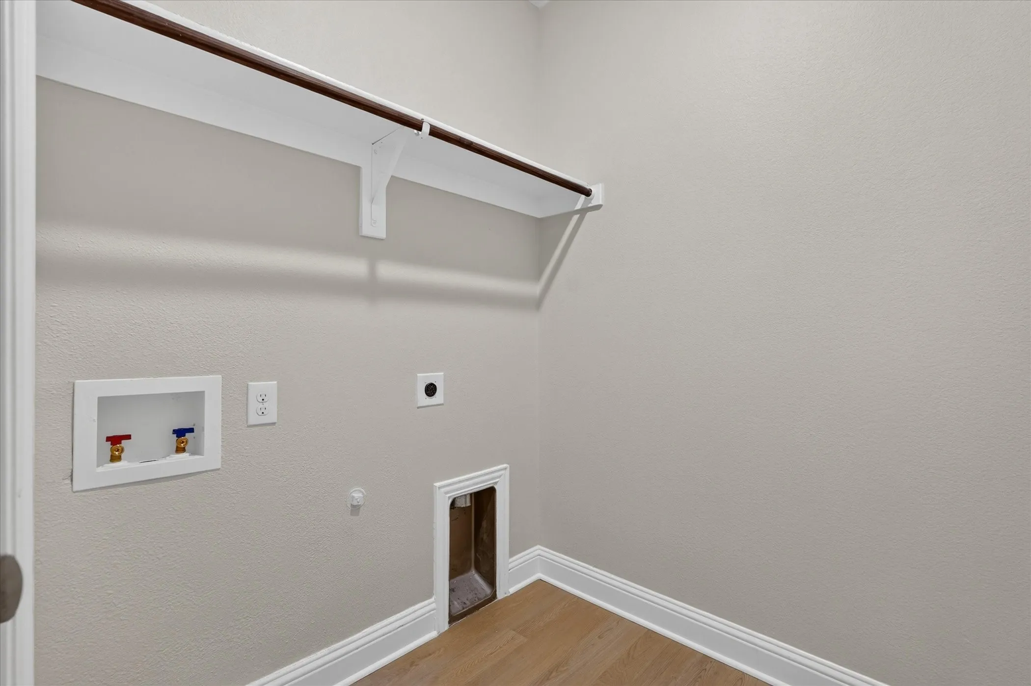 Single Family Residence For Rent in Kaufman County , 2121 Silsbee Court, Forney, Texas 75126, 4 Bedroom, 3 Bathroom, 2 Garage spaces, 2,292 Sqft, built in 2019, mls#21414214, Real Estate Agent in Forney, Homes For Rent in Kaufman county, Homes For Rent in Forney, Realtor in Forney Texas, Real Estate Brokerage Independent Realty Texas, Luminita Cordes Realtor