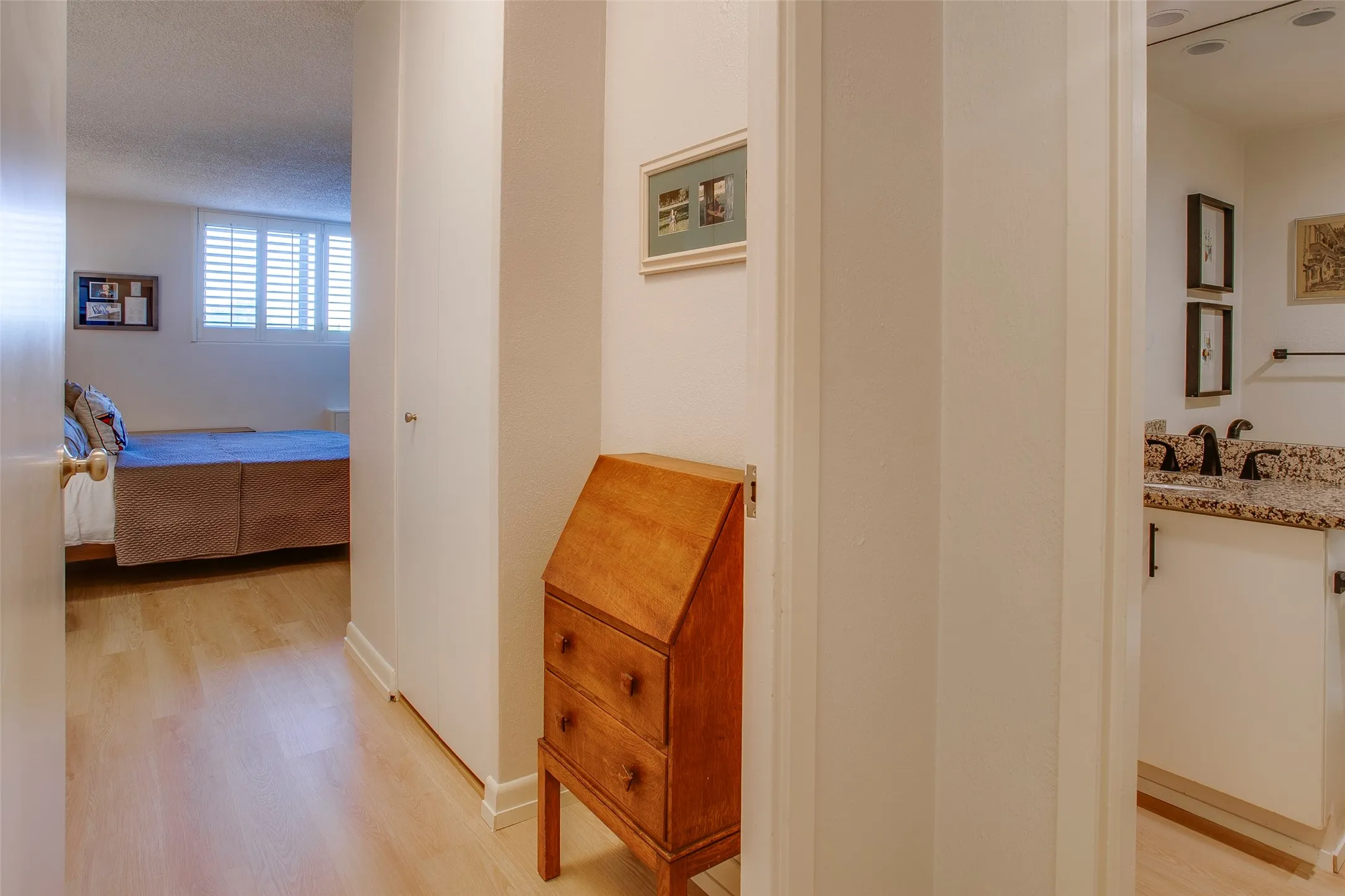 Condominium For Sale in Dallas County , 3883 Turtle Creek Boulevard 416, Dallas, Texas 75219, 1 Bedroom, 1 Bathroom, 2 Garage spaces, 862 Sqft, built in 1963, mls#21413434, Real Estate Agent in Dallas, Homes For Sale in Dallas county, Homes For Sale in Dallas, Realtor in Dallas Texas, Real Estate Brokerage Independent Realty Texas, Luminita Cordes Realtor