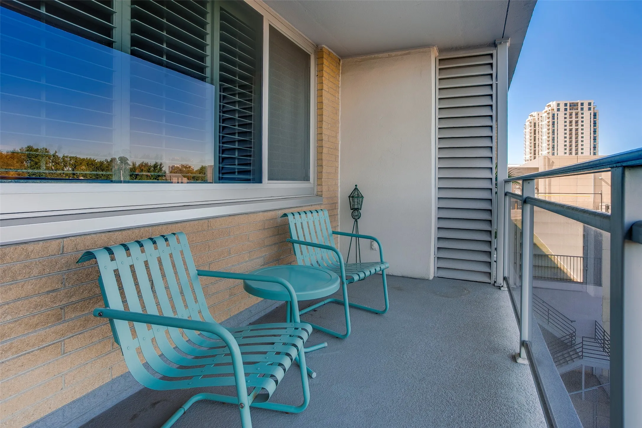 Condominium For Sale in Dallas County , 3883 Turtle Creek Boulevard 416, Dallas, Texas 75219, 1 Bedroom, 1 Bathroom, 2 Garage spaces, 862 Sqft, built in 1963, mls#21413434, Real Estate Agent in Dallas, Homes For Sale in Dallas county, Homes For Sale in Dallas, Realtor in Dallas Texas, Real Estate Brokerage Independent Realty Texas, Luminita Cordes Realtor