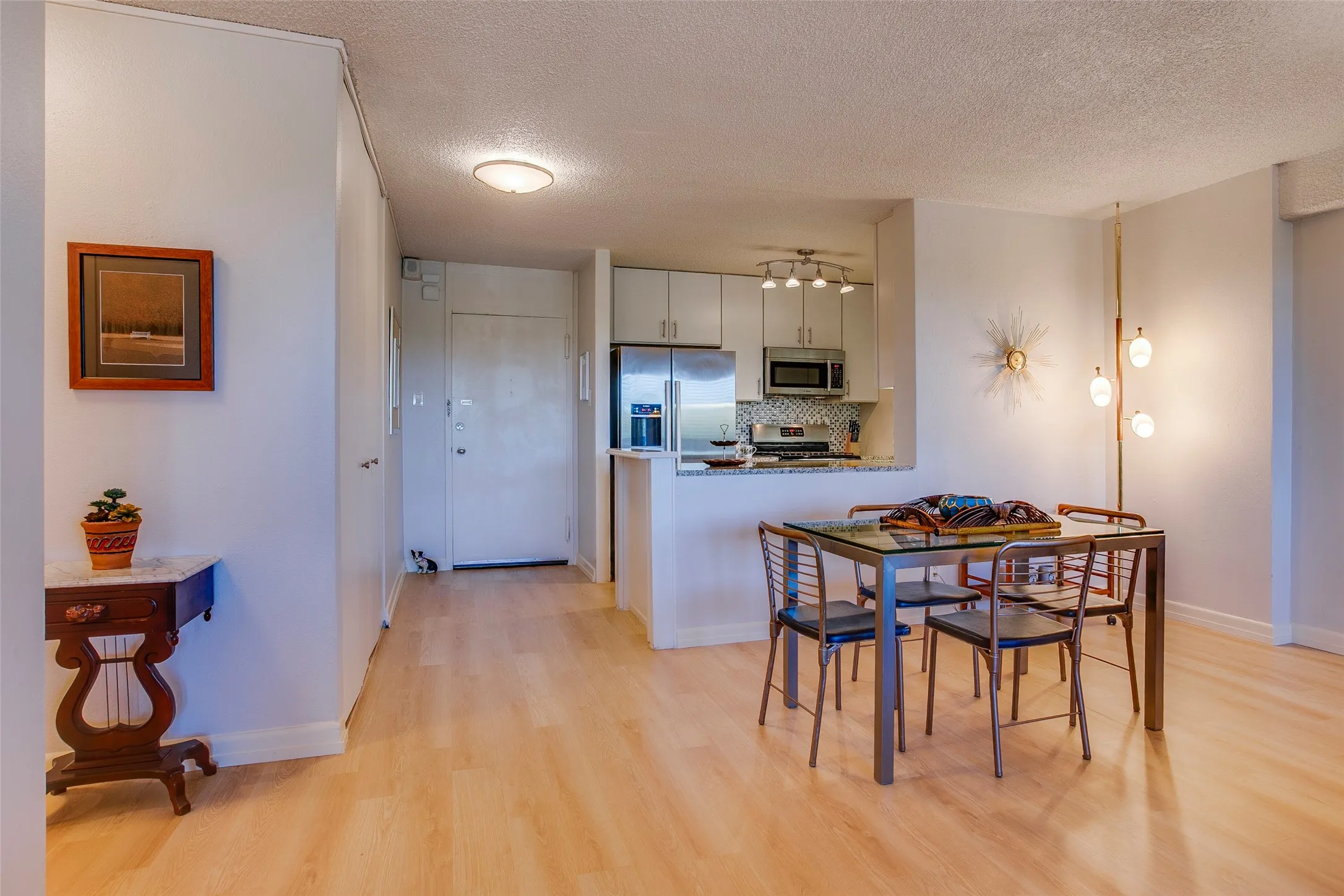 Condominium For Sale in Dallas County , 3883 Turtle Creek Boulevard 416, Dallas, Texas 75219, 1 Bedroom, 1 Bathroom, 2 Garage spaces, 862 Sqft, built in 1963, mls#21413434, Real Estate Agent in Dallas, Homes For Sale in Dallas county, Homes For Sale in Dallas, Realtor in Dallas Texas, Real Estate Brokerage Independent Realty Texas, Luminita Cordes Realtor