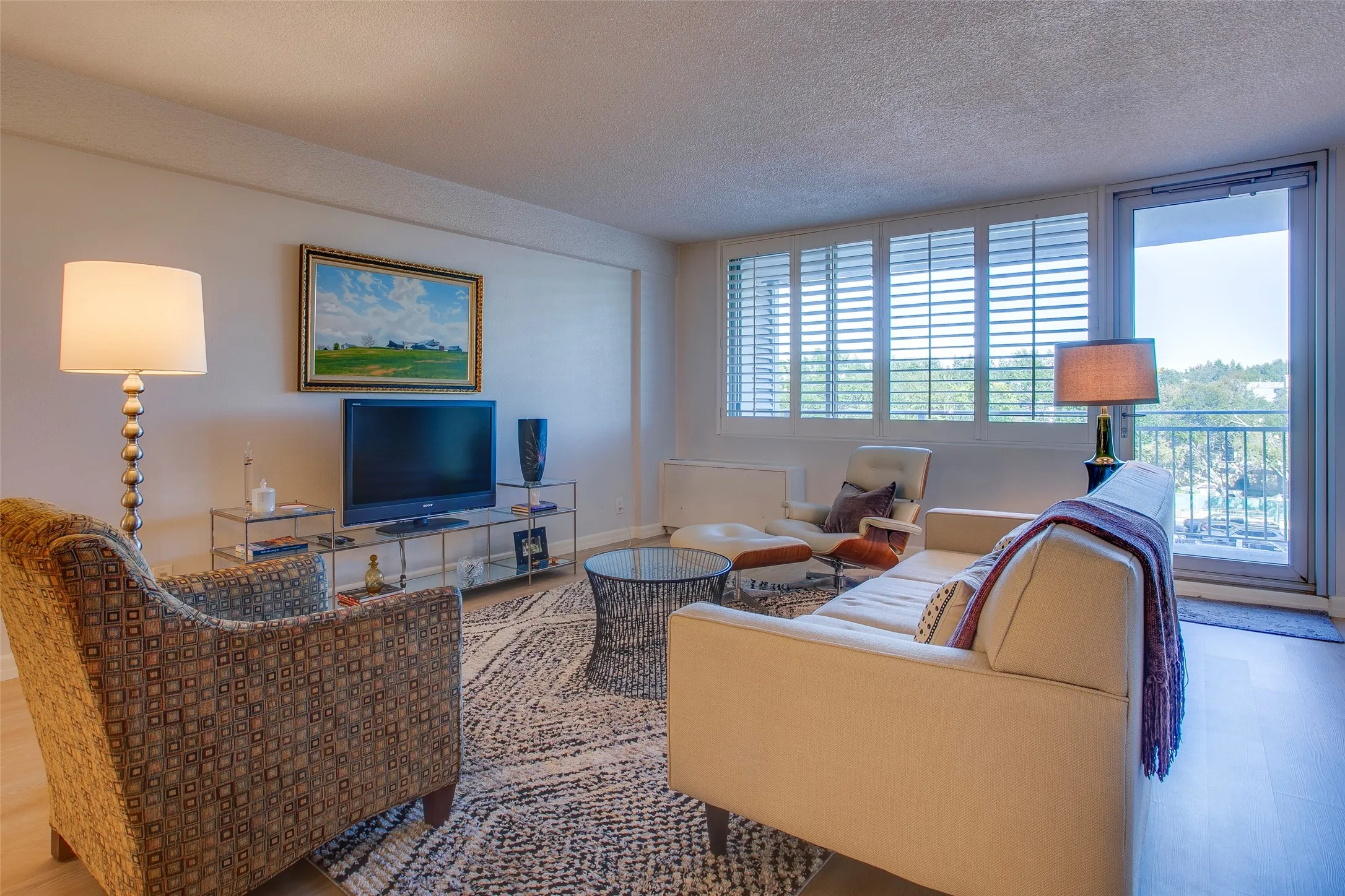 Condominium For Sale in Dallas County , 3883 Turtle Creek Boulevard 416, Dallas, Texas 75219, 1 Bedroom, 1 Bathroom, 2 Garage spaces, 862 Sqft, built in 1963, mls#21413434, Real Estate Agent in Dallas, Homes For Sale in Dallas county, Homes For Sale in Dallas, Realtor in Dallas Texas, Real Estate Brokerage Independent Realty Texas, Luminita Cordes Realtor