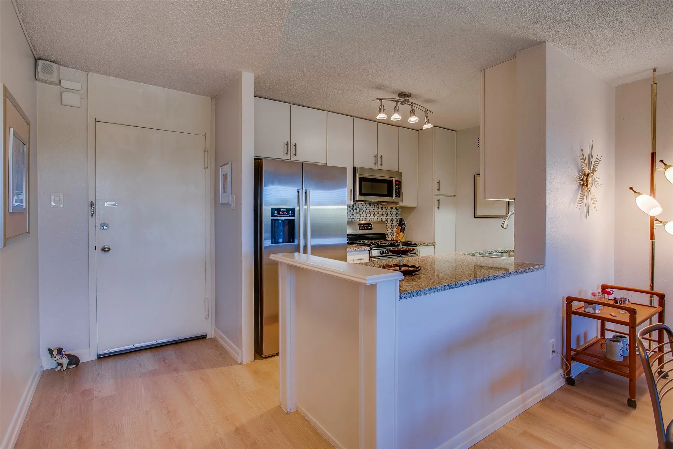 Condominium For Sale in Dallas County , 3883 Turtle Creek Boulevard 416, Dallas, Texas 75219, 1 Bedroom, 1 Bathroom, 2 Garage spaces, 862 Sqft, built in 1963, mls#21413434, Real Estate Agent in Dallas, Homes For Sale in Dallas county, Homes For Sale in Dallas, Realtor in Dallas Texas, Real Estate Brokerage Independent Realty Texas, Luminita Cordes Realtor