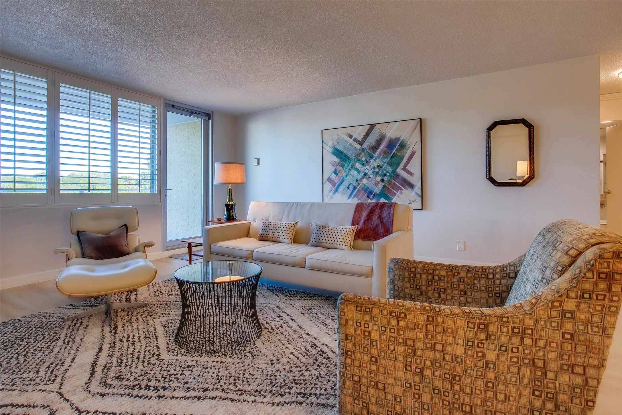 Condominium For Sale in Dallas County , 3883 Turtle Creek Boulevard 416, Dallas, Texas 75219, 1 Bedroom, 1 Bathroom, 2 Garage spaces, 862 Sqft, built in 1963, mls#21413434, Real Estate Agent in Dallas, Homes For Sale in Dallas county, Homes For Sale in Dallas, Realtor in Dallas Texas, Real Estate Brokerage Independent Realty Texas, Luminita Cordes Realtor