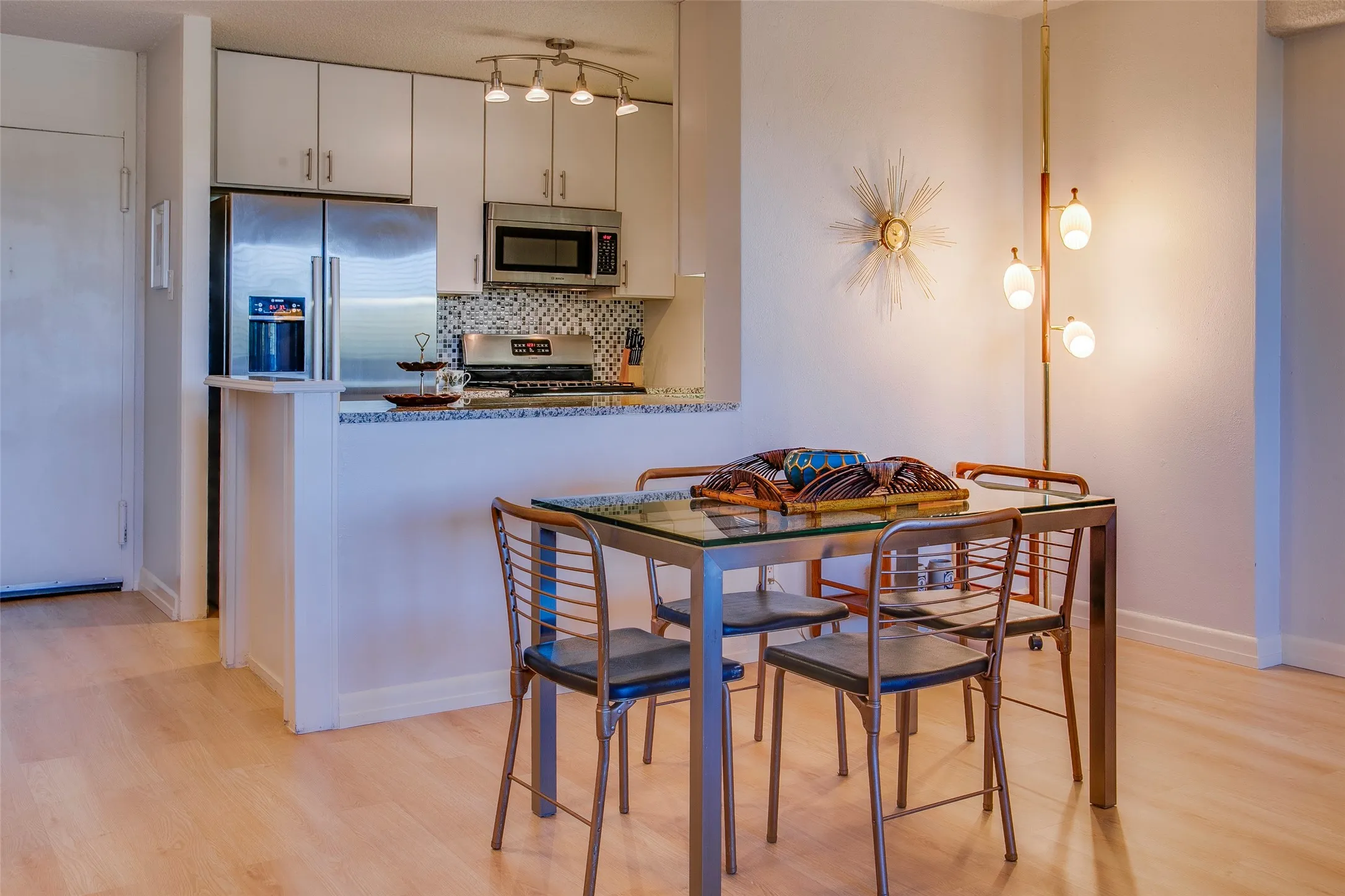Condominium For Sale in Dallas County , 3883 Turtle Creek Boulevard 416, Dallas, Texas 75219, 1 Bedroom, 1 Bathroom, 2 Garage spaces, 862 Sqft, built in 1963, mls#21413434, Real Estate Agent in Dallas, Homes For Sale in Dallas county, Homes For Sale in Dallas, Realtor in Dallas Texas, Real Estate Brokerage Independent Realty Texas, Luminita Cordes Realtor