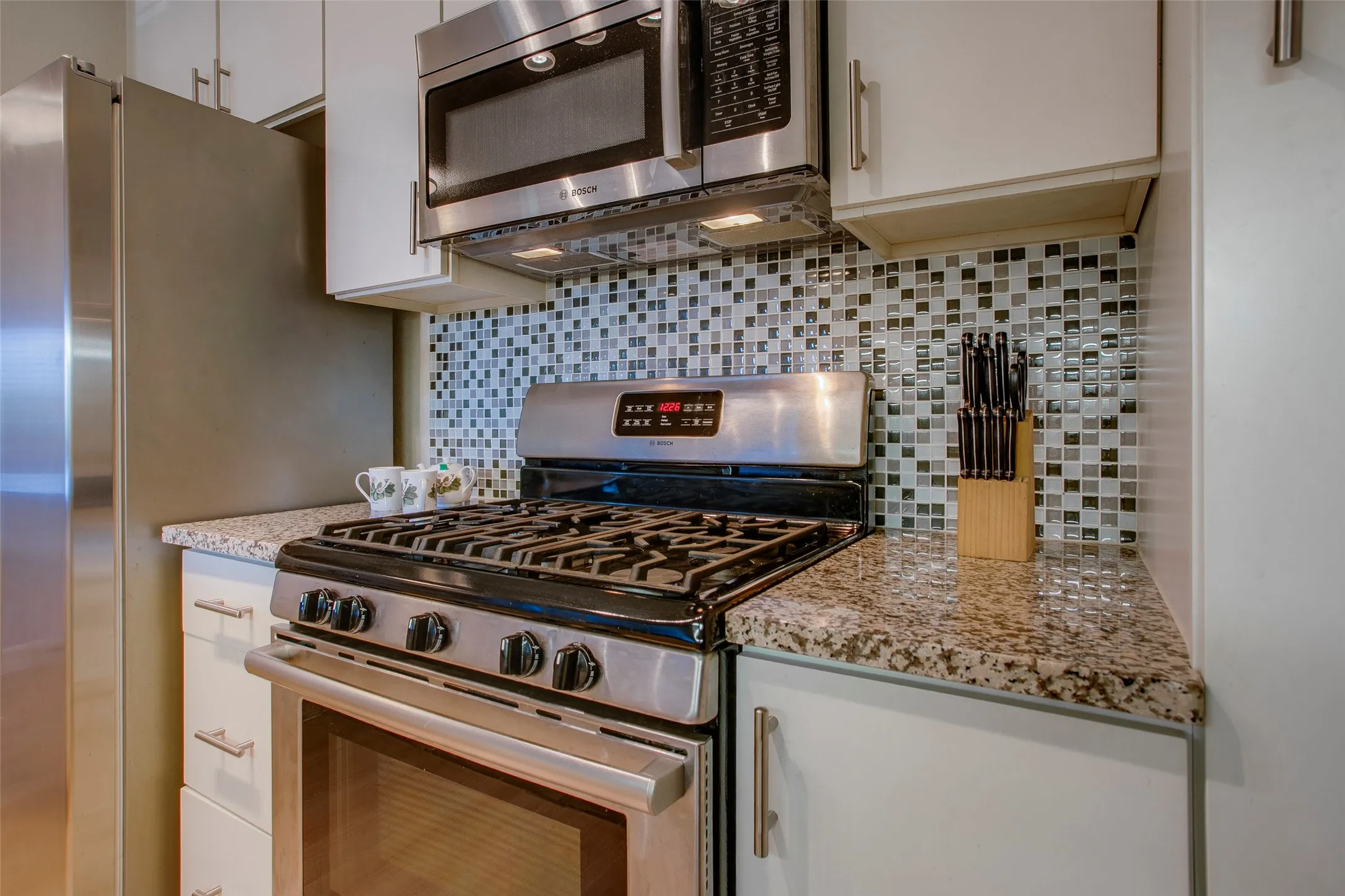 Condominium For Sale in Dallas County , 3883 Turtle Creek Boulevard 416, Dallas, Texas 75219, 1 Bedroom, 1 Bathroom, 2 Garage spaces, 862 Sqft, built in 1963, mls#21413434, Real Estate Agent in Dallas, Homes For Sale in Dallas county, Homes For Sale in Dallas, Realtor in Dallas Texas, Real Estate Brokerage Independent Realty Texas, Luminita Cordes Realtor