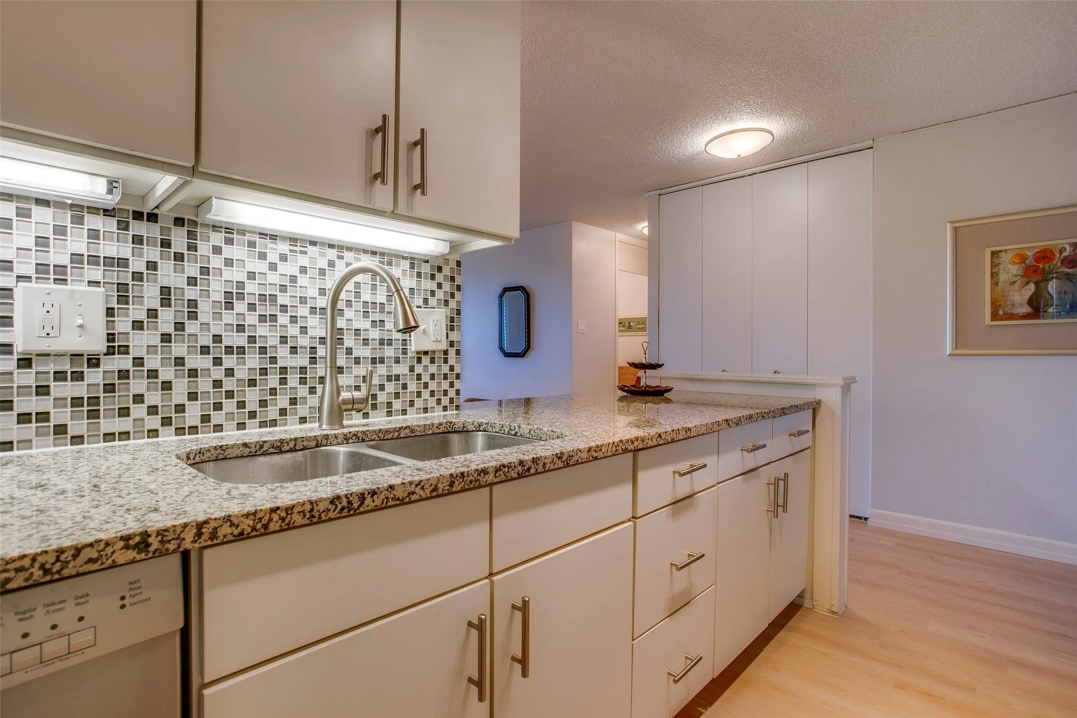 Condominium For Sale in Dallas County , 3883 Turtle Creek Boulevard 416, Dallas, Texas 75219, 1 Bedroom, 1 Bathroom, 2 Garage spaces, 862 Sqft, built in 1963, mls#21413434, Real Estate Agent in Dallas, Homes For Sale in Dallas county, Homes For Sale in Dallas, Realtor in Dallas Texas, Real Estate Brokerage Independent Realty Texas, Luminita Cordes Realtor