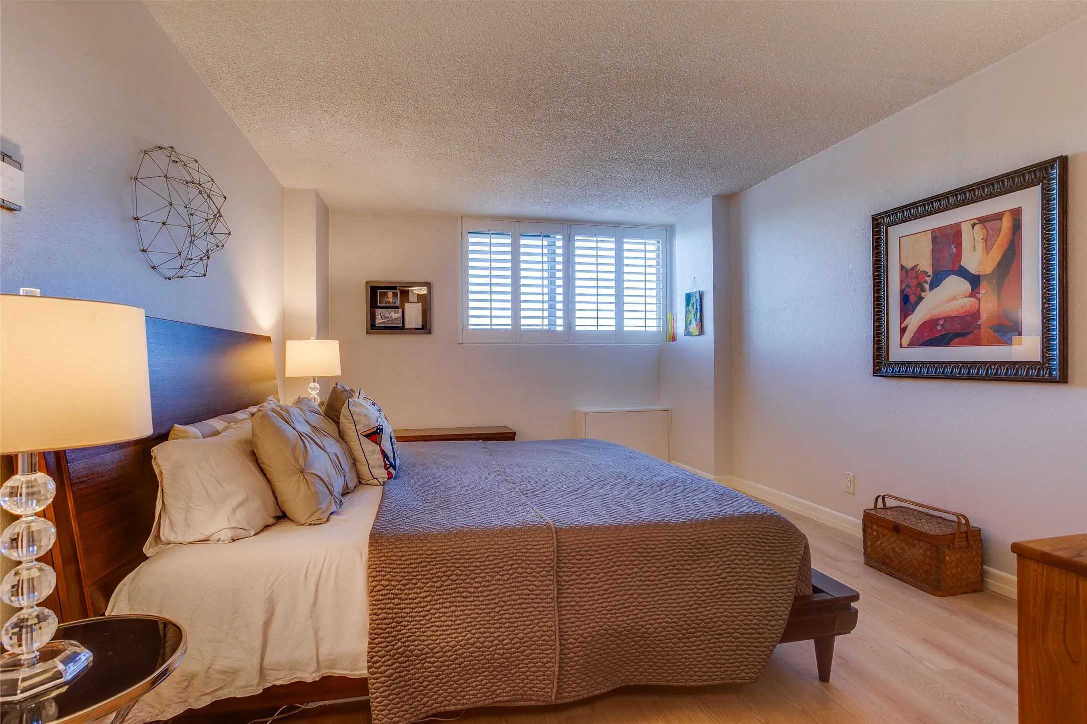 Condominium For Sale in Dallas County , 3883 Turtle Creek Boulevard 416, Dallas, Texas 75219, 1 Bedroom, 1 Bathroom, 2 Garage spaces, 862 Sqft, built in 1963, mls#21413434, Real Estate Agent in Dallas, Homes For Sale in Dallas county, Homes For Sale in Dallas, Realtor in Dallas Texas, Real Estate Brokerage Independent Realty Texas, Luminita Cordes Realtor