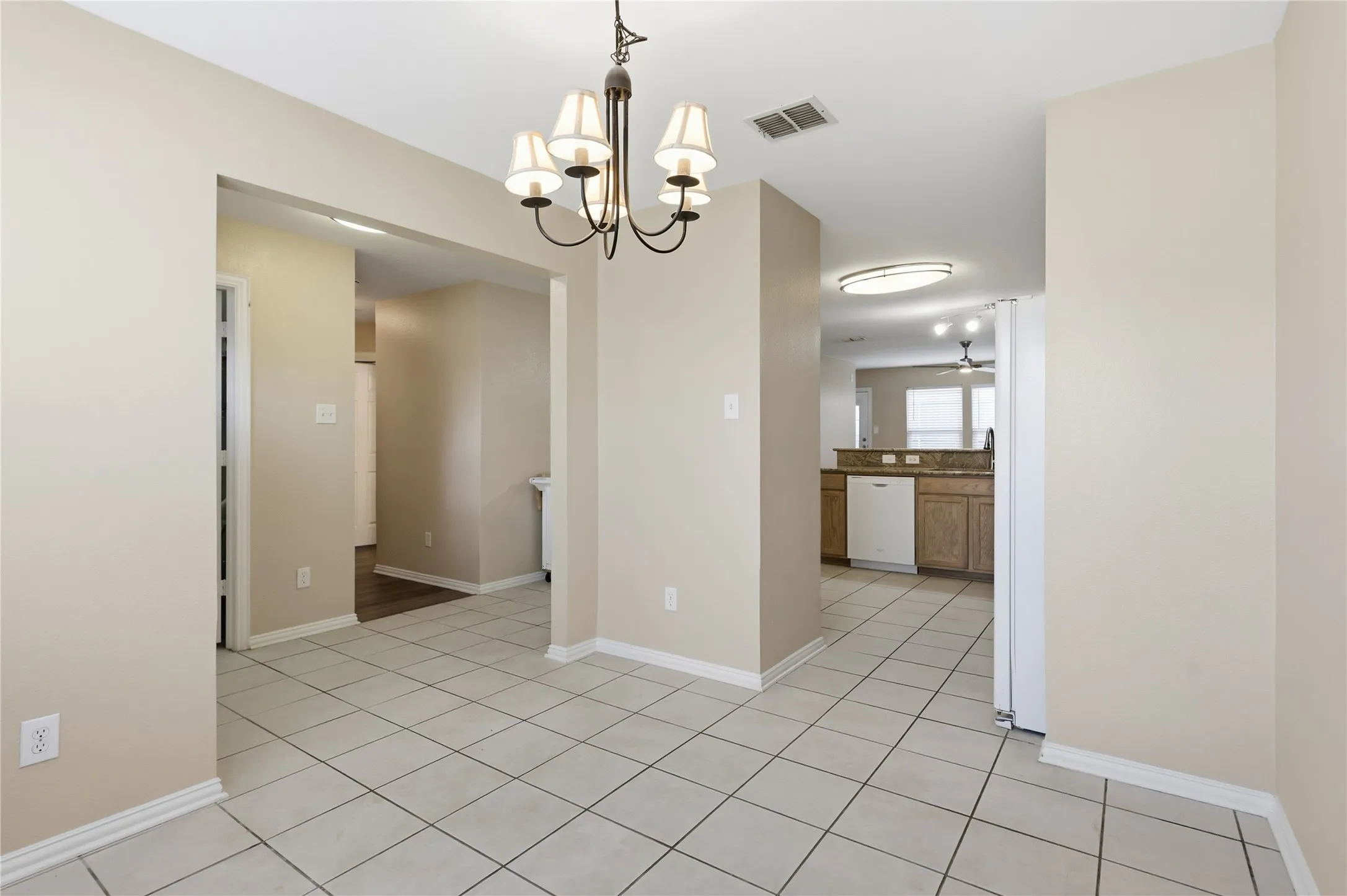 Single Family Residence For Sale in Denton County , 2305 Northway, Denton, Texas 76207, 3 Bedroom, 2 Bathroom, 2 Garage spaces, 1,390 Sqft, built in 2001, mls#21411385, Real Estate Agent in Denton, Homes For Sale in Denton county, Homes For Sale in Denton, Realtor in Denton Texas, Real Estate Brokerage Independent Realty Texas, Luminita Cordes Realtor