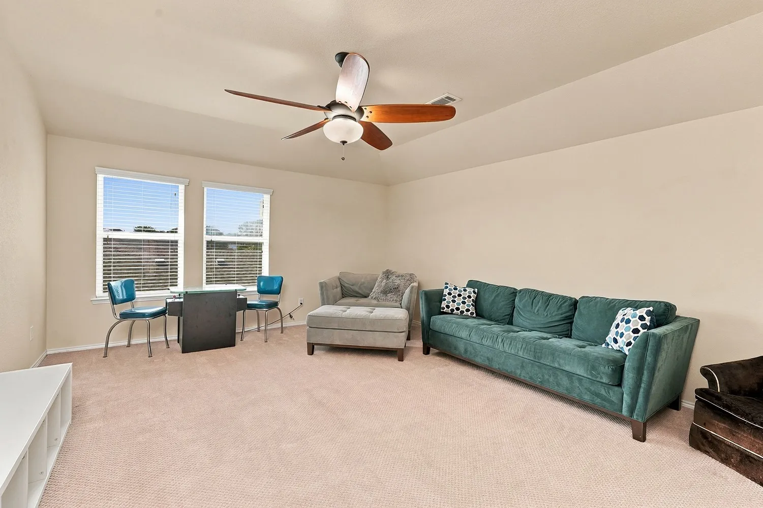 Single Family Residence For Sale in Denton County , 108 Blackforest Road, Krum, Texas 76249, 5 Bedroom, 3 Bathroom, 3 Garage spaces, 3,179 Sqft, built in 2011, mls#21413979, Real Estate Agent in Krum, Homes For Sale in Denton county, Homes For Sale in Krum, Realtor in Krum Texas, Real Estate Brokerage Independent Realty Texas, Luminita Cordes Realtor