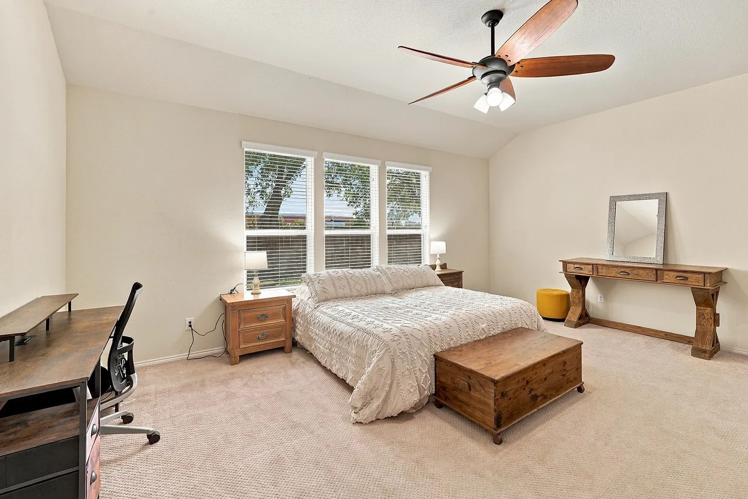 Single Family Residence For Sale in Denton County , 108 Blackforest Road, Krum, Texas 76249, 5 Bedroom, 3 Bathroom, 3 Garage spaces, 3,179 Sqft, built in 2011, mls#21413979, Real Estate Agent in Krum, Homes For Sale in Denton county, Homes For Sale in Krum, Realtor in Krum Texas, Real Estate Brokerage Independent Realty Texas, Luminita Cordes Realtor