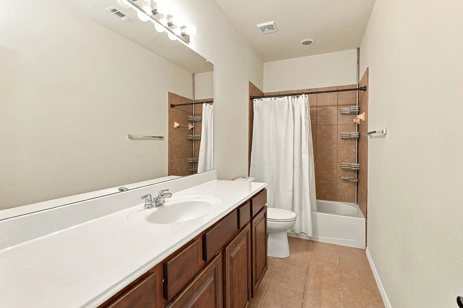 Single Family Residence For Sale in Denton County , 108 Blackforest Road, Krum, Texas 76249, 5 Bedroom, 3 Bathroom, 3 Garage spaces, 3,179 Sqft, built in 2011, mls#21413979, Real Estate Agent in Krum, Homes For Sale in Denton county, Homes For Sale in Krum, Realtor in Krum Texas, Real Estate Brokerage Independent Realty Texas, Luminita Cordes Realtor