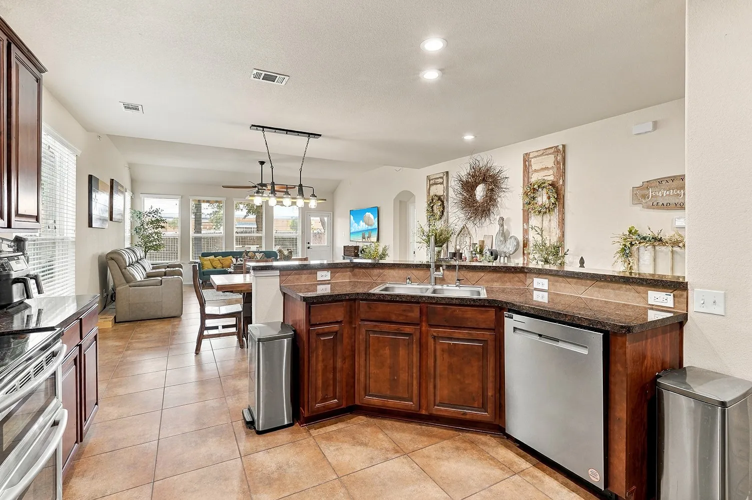 Single Family Residence For Sale in Denton County , 108 Blackforest Road, Krum, Texas 76249, 5 Bedroom, 3 Bathroom, 3 Garage spaces, 3,179 Sqft, built in 2011, mls#21413979, Real Estate Agent in Krum, Homes For Sale in Denton county, Homes For Sale in Krum, Realtor in Krum Texas, Real Estate Brokerage Independent Realty Texas, Luminita Cordes Realtor