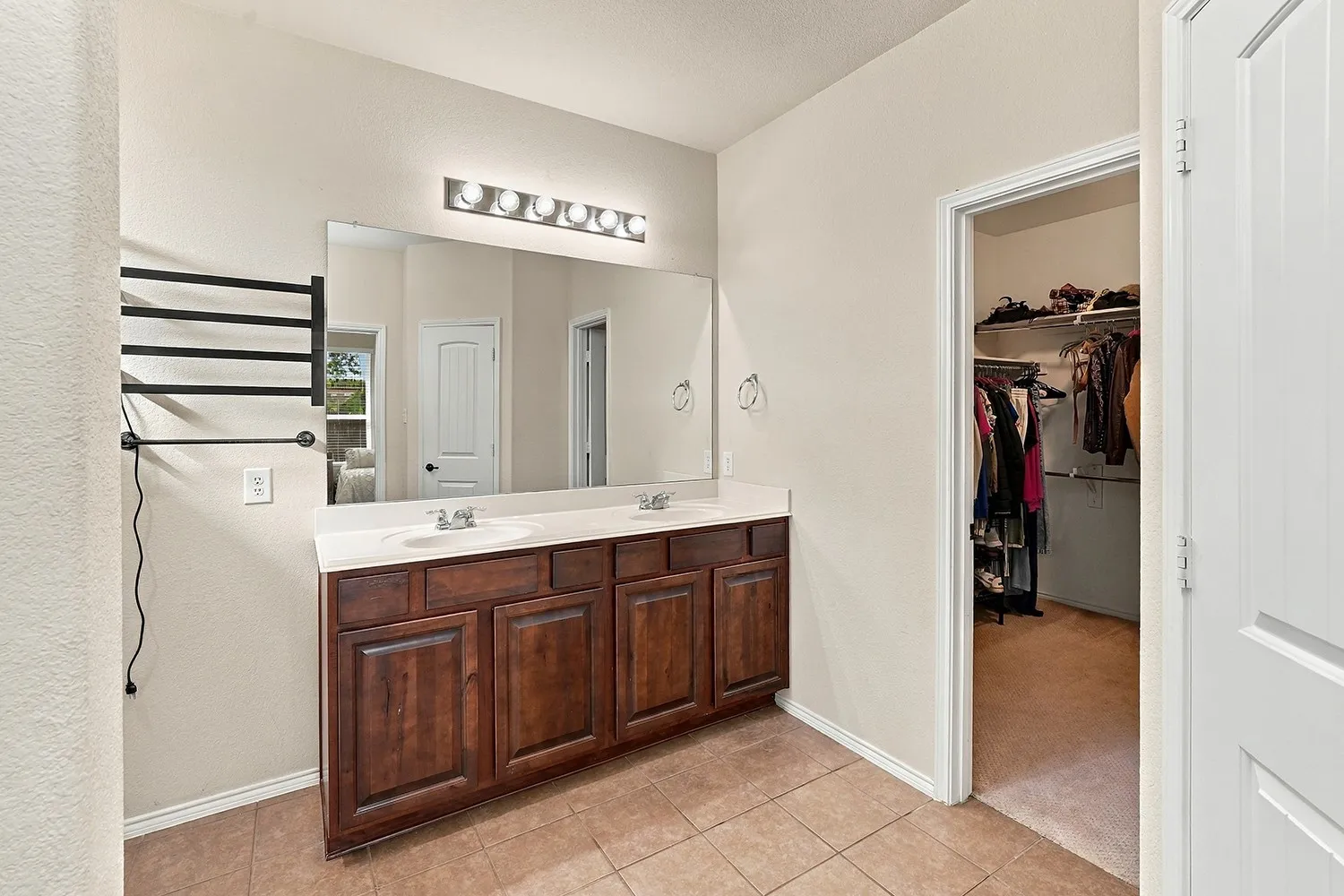 Single Family Residence For Sale in Denton County , 108 Blackforest Road, Krum, Texas 76249, 5 Bedroom, 3 Bathroom, 3 Garage spaces, 3,179 Sqft, built in 2011, mls#21413979, Real Estate Agent in Krum, Homes For Sale in Denton county, Homes For Sale in Krum, Realtor in Krum Texas, Real Estate Brokerage Independent Realty Texas, Luminita Cordes Realtor