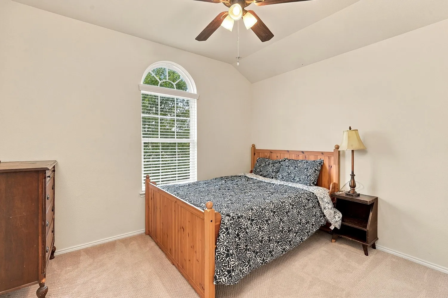 Single Family Residence For Sale in Denton County , 108 Blackforest Road, Krum, Texas 76249, 5 Bedroom, 3 Bathroom, 3 Garage spaces, 3,179 Sqft, built in 2011, mls#21413979, Real Estate Agent in Krum, Homes For Sale in Denton county, Homes For Sale in Krum, Realtor in Krum Texas, Real Estate Brokerage Independent Realty Texas, Luminita Cordes Realtor