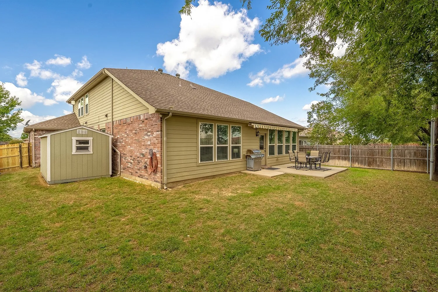 Single Family Residence For Sale in Denton County , 108 Blackforest Road, Krum, Texas 76249, 5 Bedroom, 3 Bathroom, 3 Garage spaces, 3,179 Sqft, built in 2011, mls#21413979, Real Estate Agent in Krum, Homes For Sale in Denton county, Homes For Sale in Krum, Realtor in Krum Texas, Real Estate Brokerage Independent Realty Texas, Luminita Cordes Realtor