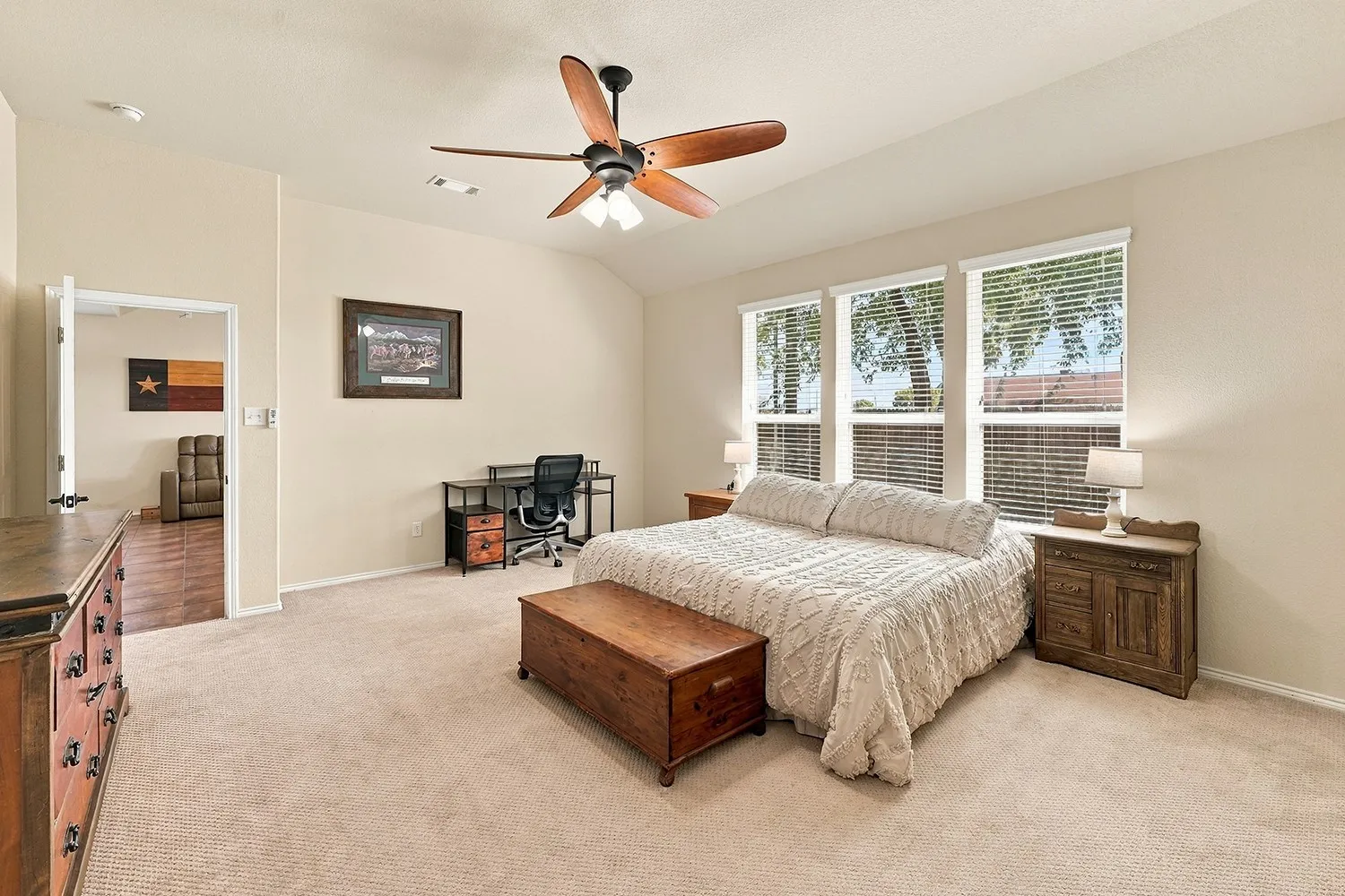 Single Family Residence For Sale in Denton County , 108 Blackforest Road, Krum, Texas 76249, 5 Bedroom, 3 Bathroom, 3 Garage spaces, 3,179 Sqft, built in 2011, mls#21413979, Real Estate Agent in Krum, Homes For Sale in Denton county, Homes For Sale in Krum, Realtor in Krum Texas, Real Estate Brokerage Independent Realty Texas, Luminita Cordes Realtor