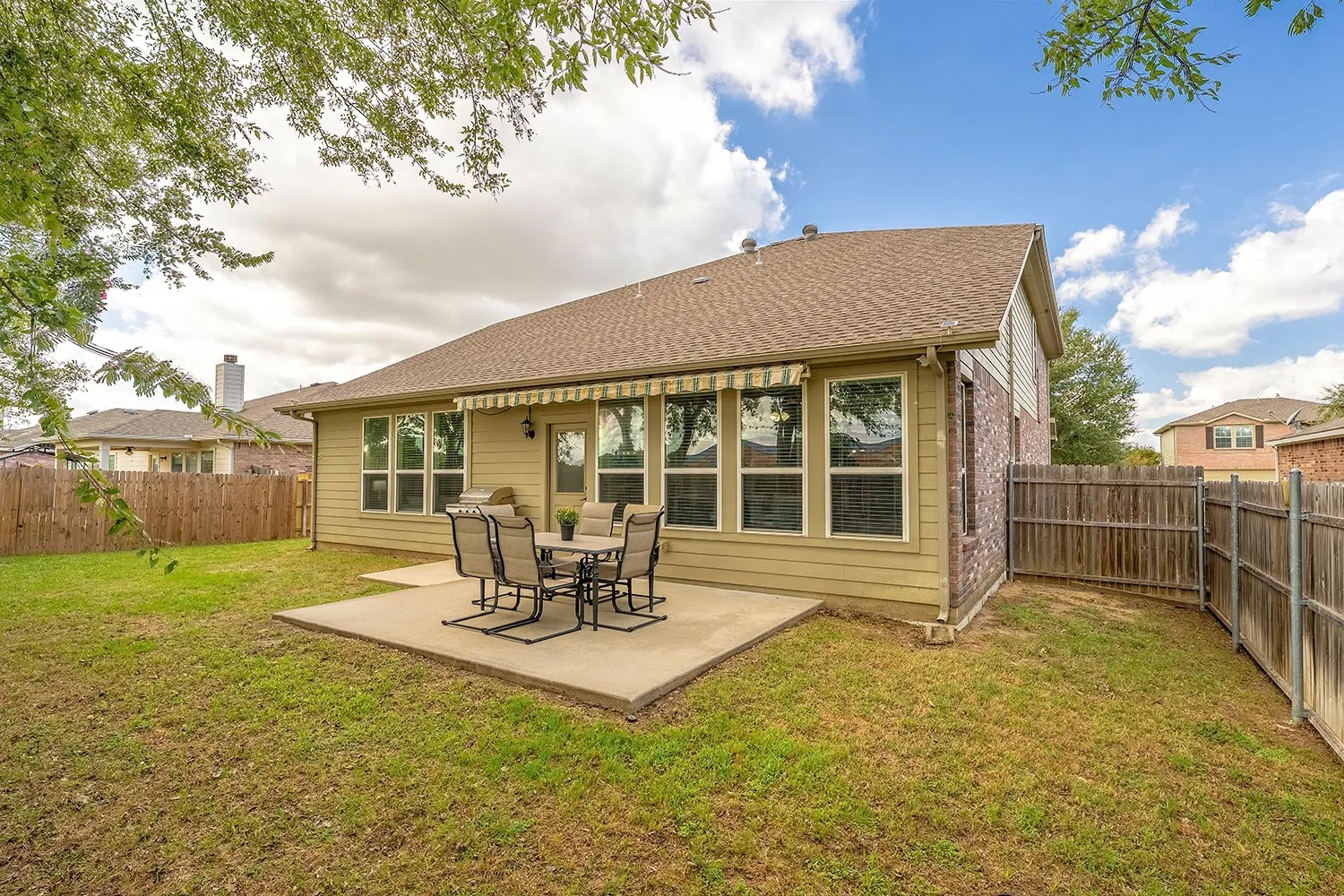 Single Family Residence For Sale in Denton County , 108 Blackforest Road, Krum, Texas 76249, 5 Bedroom, 3 Bathroom, 3 Garage spaces, 3,179 Sqft, built in 2011, mls#21413979, Real Estate Agent in Krum, Homes For Sale in Denton county, Homes For Sale in Krum, Realtor in Krum Texas, Real Estate Brokerage Independent Realty Texas, Luminita Cordes Realtor