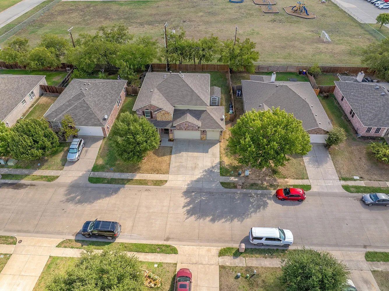 Single Family Residence For Sale in Denton County , 108 Blackforest Road, Krum, Texas 76249, 5 Bedroom, 3 Bathroom, 3 Garage spaces, 3,179 Sqft, built in 2011, mls#21413979, Real Estate Agent in Krum, Homes For Sale in Denton county, Homes For Sale in Krum, Realtor in Krum Texas, Real Estate Brokerage Independent Realty Texas, Luminita Cordes Realtor