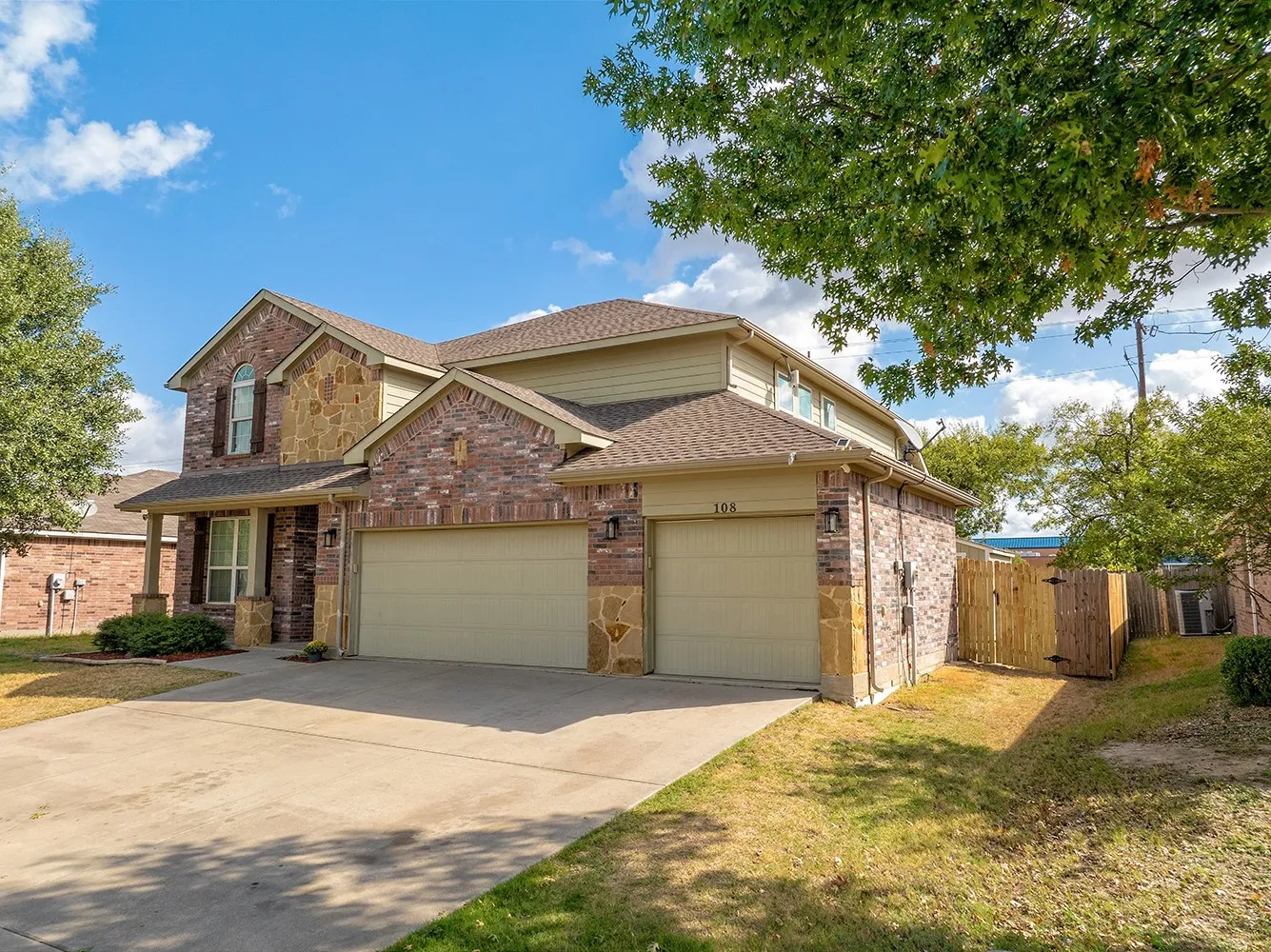 Single Family Residence For Sale in Denton County , 108 Blackforest Road, Krum, Texas 76249, 5 Bedroom, 3 Bathroom, 3 Garage spaces, 3,179 Sqft, built in 2011, mls#21413979, Real Estate Agent in Krum, Homes For Sale in Denton county, Homes For Sale in Krum, Realtor in Krum Texas, Real Estate Brokerage Independent Realty Texas, Luminita Cordes Realtor