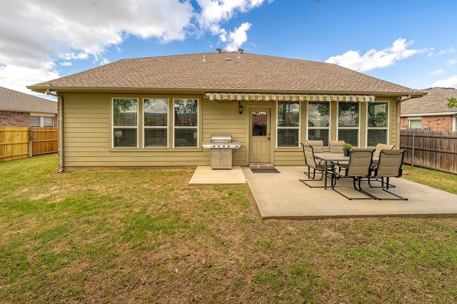 Single Family Residence For Sale in Denton County , 108 Blackforest Road, Krum, Texas 76249, 5 Bedroom, 3 Bathroom, 3 Garage spaces, 3,179 Sqft, built in 2011, mls#21413979, Real Estate Agent in Krum, Homes For Sale in Denton county, Homes For Sale in Krum, Realtor in Krum Texas, Real Estate Brokerage Independent Realty Texas, Luminita Cordes Realtor