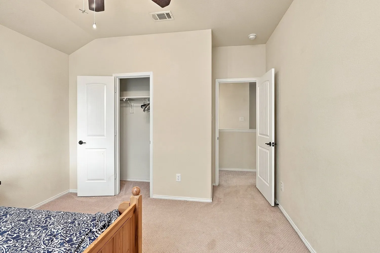 Single Family Residence For Sale in Denton County , 108 Blackforest Road, Krum, Texas 76249, 5 Bedroom, 3 Bathroom, 3 Garage spaces, 3,179 Sqft, built in 2011, mls#21413979, Real Estate Agent in Krum, Homes For Sale in Denton county, Homes For Sale in Krum, Realtor in Krum Texas, Real Estate Brokerage Independent Realty Texas, Luminita Cordes Realtor
