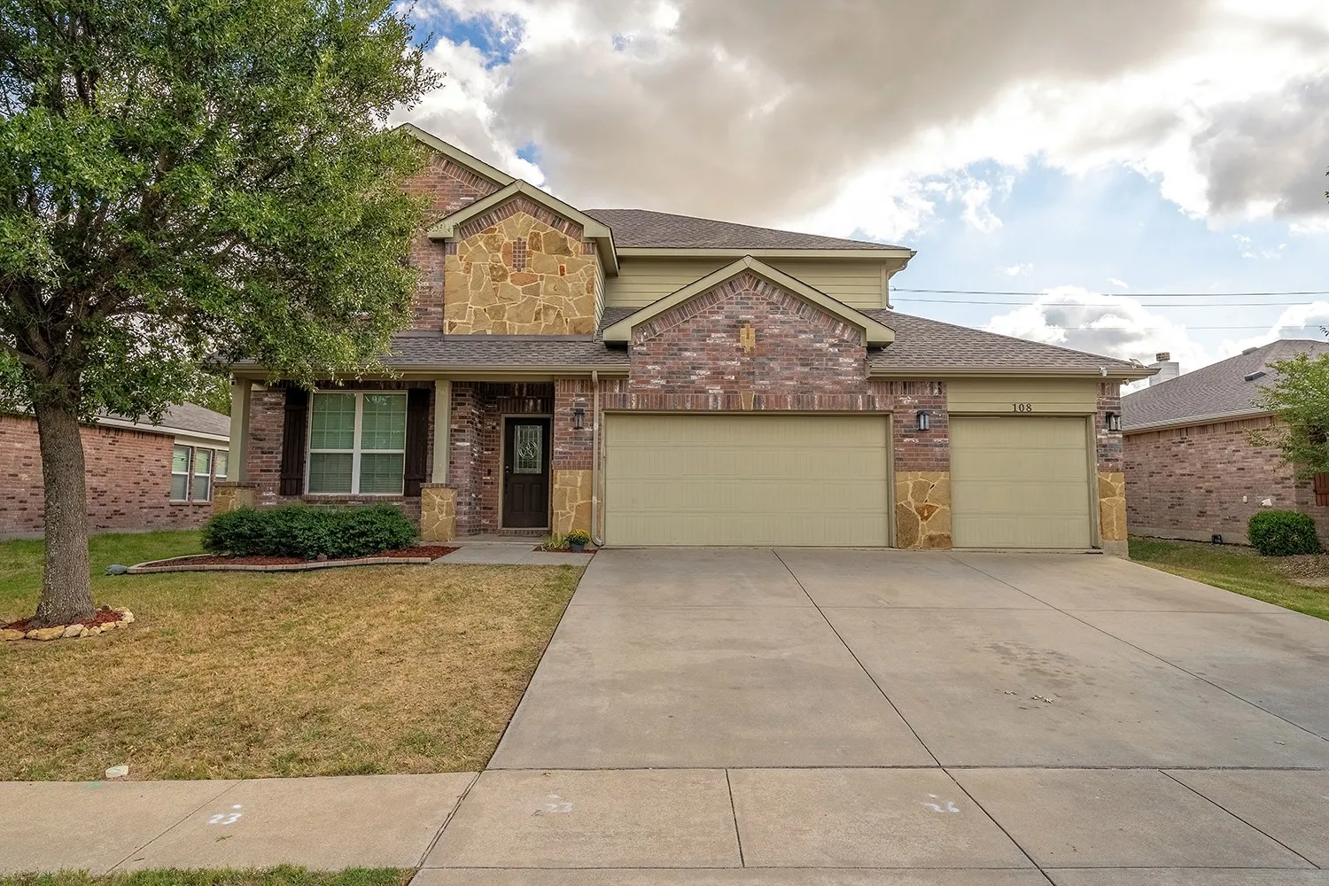 Single Family Residence For Sale in Denton County , 108 Blackforest Road, Krum, Texas 76249, 5 Bedroom, 3 Bathroom, 3 Garage spaces, 3,179 Sqft, built in 2011, mls#21413979, Real Estate Agent in Krum, Homes For Sale in Denton county, Homes For Sale in Krum, Realtor in Krum Texas, Real Estate Brokerage Independent Realty Texas, Luminita Cordes Realtor