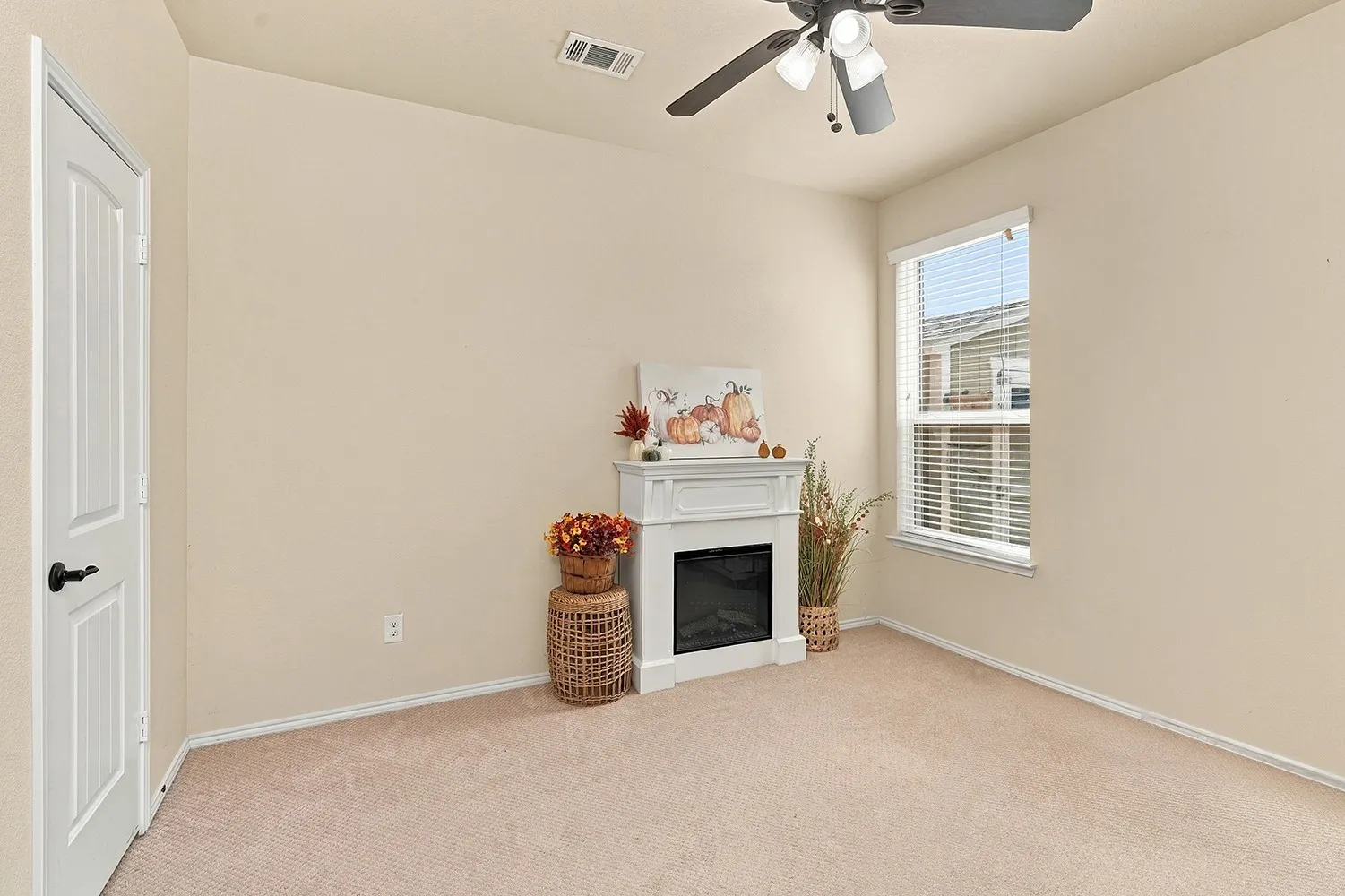 Single Family Residence For Sale in Denton County , 108 Blackforest Road, Krum, Texas 76249, 5 Bedroom, 3 Bathroom, 3 Garage spaces, 3,179 Sqft, built in 2011, mls#21413979, Real Estate Agent in Krum, Homes For Sale in Denton county, Homes For Sale in Krum, Realtor in Krum Texas, Real Estate Brokerage Independent Realty Texas, Luminita Cordes Realtor