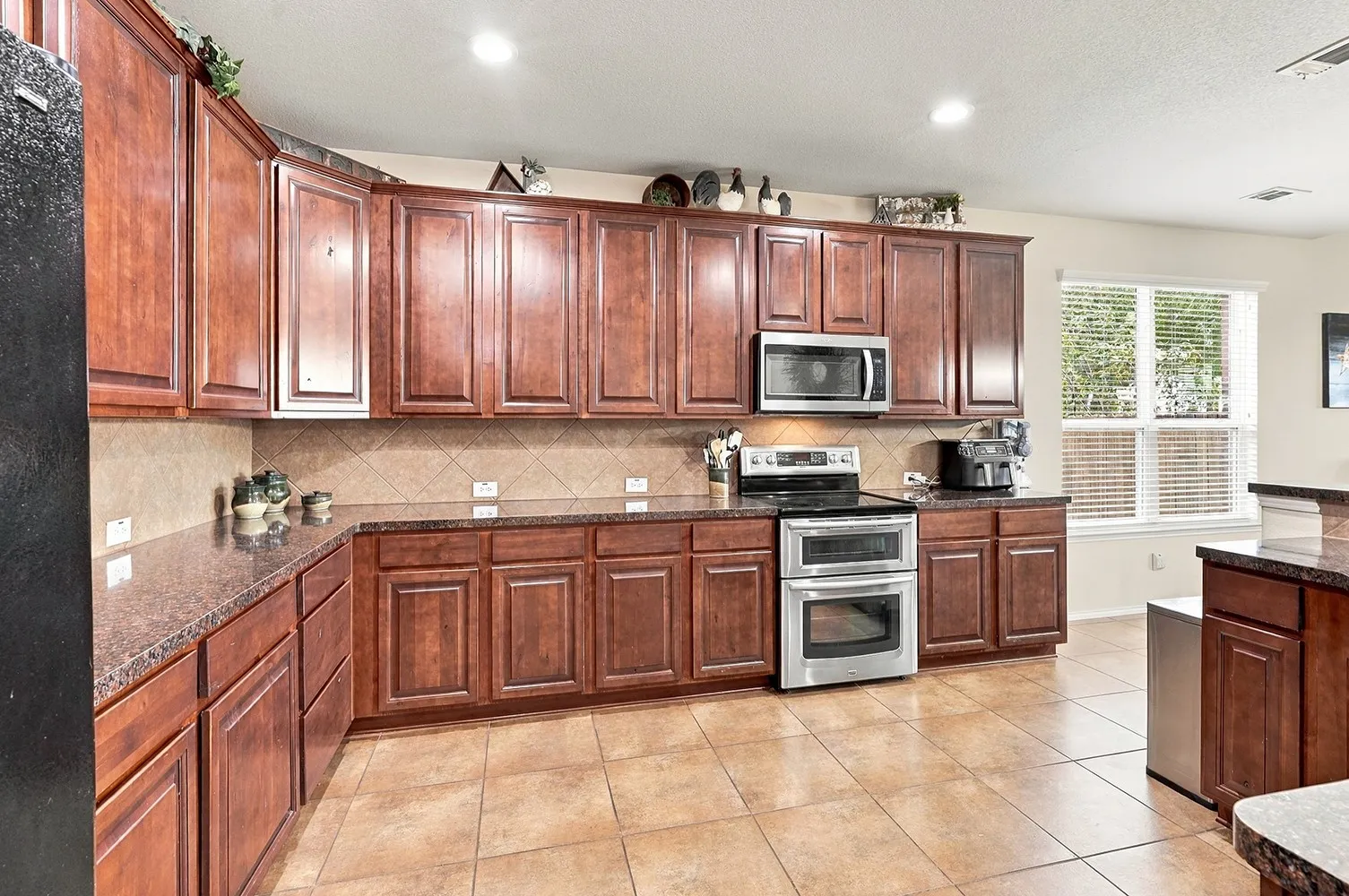 Single Family Residence For Sale in Denton County , 108 Blackforest Road, Krum, Texas 76249, 5 Bedroom, 3 Bathroom, 3 Garage spaces, 3,179 Sqft, built in 2011, mls#21413979, Real Estate Agent in Krum, Homes For Sale in Denton county, Homes For Sale in Krum, Realtor in Krum Texas, Real Estate Brokerage Independent Realty Texas, Luminita Cordes Realtor