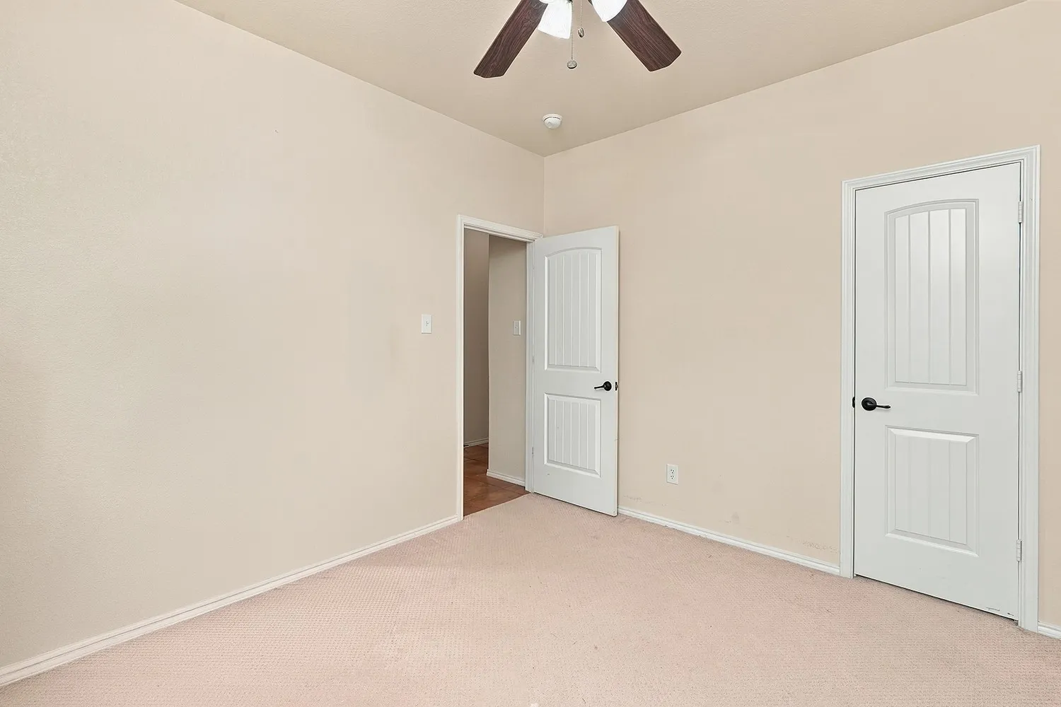 Single Family Residence For Sale in Denton County , 108 Blackforest Road, Krum, Texas 76249, 5 Bedroom, 3 Bathroom, 3 Garage spaces, 3,179 Sqft, built in 2011, mls#21413979, Real Estate Agent in Krum, Homes For Sale in Denton county, Homes For Sale in Krum, Realtor in Krum Texas, Real Estate Brokerage Independent Realty Texas, Luminita Cordes Realtor