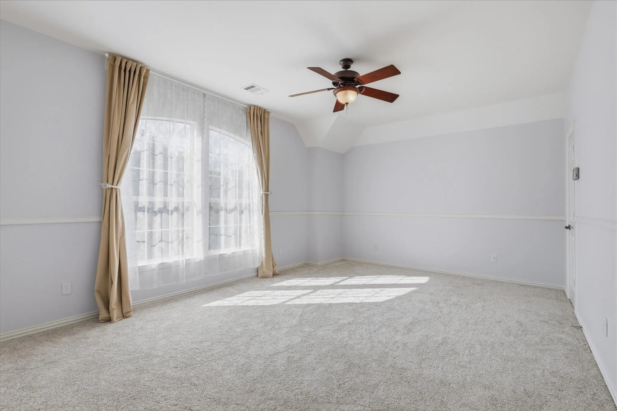 Single Family Residence For Rent in Collin County , 3908 Moonbeam Court, Plano, Texas 75074, 5 Bedroom, 4 Bathroom, 2 Garage spaces, 4,469 Sqft, built in 2004, mls#21409253, Real Estate Agent in Plano, Homes For Rent in Collin county, Homes For Rent in Plano, Realtor in Plano Texas, Real Estate Brokerage Independent Realty Texas, Luminita Cordes Realtor